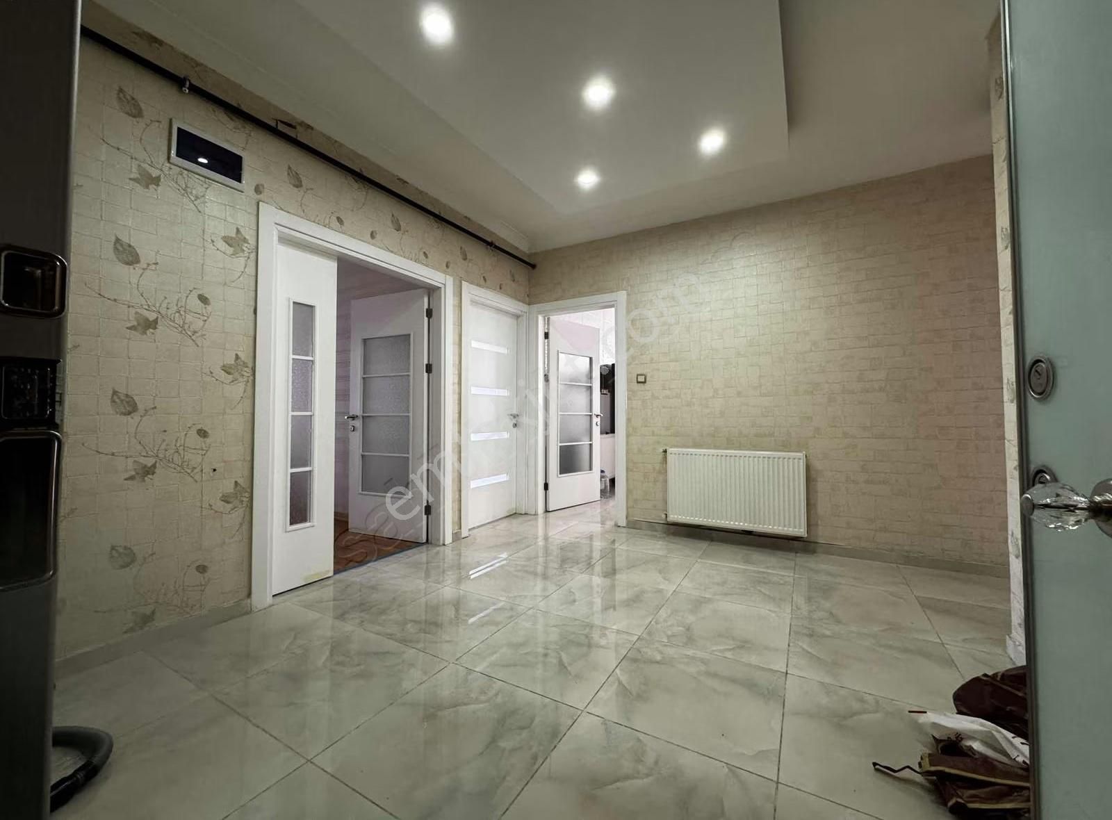 Solmaz Emlak Kiralık Dayalı Döşeli 4+1 Daire - Görsel 4