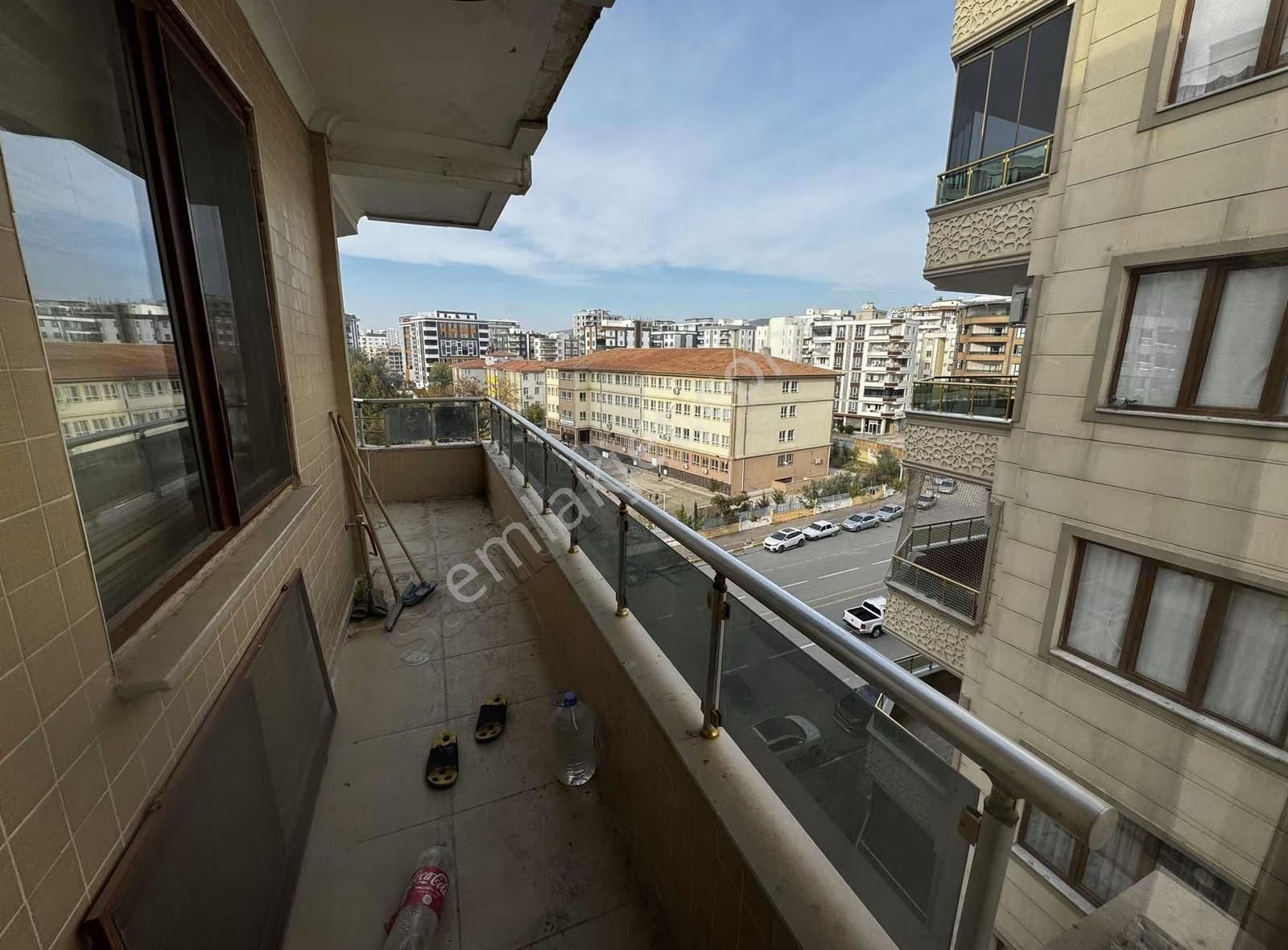 Solmaz Emlak Kiralık Dayalı Döşeli 4+1 Daire - Görsel 17