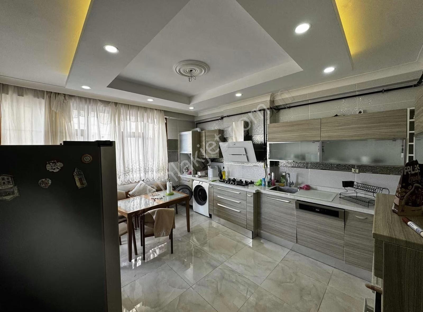 Solmaz Emlak Kiralık Dayalı Döşeli 4+1 Daire - Görsel 6