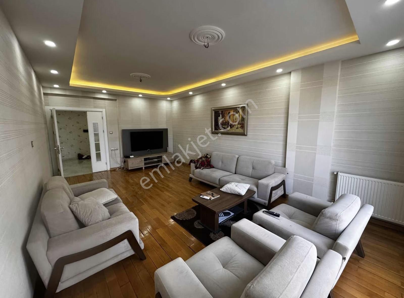 Solmaz Emlak Kiralık Dayalı Döşeli 4+1 Daire - Görsel 15