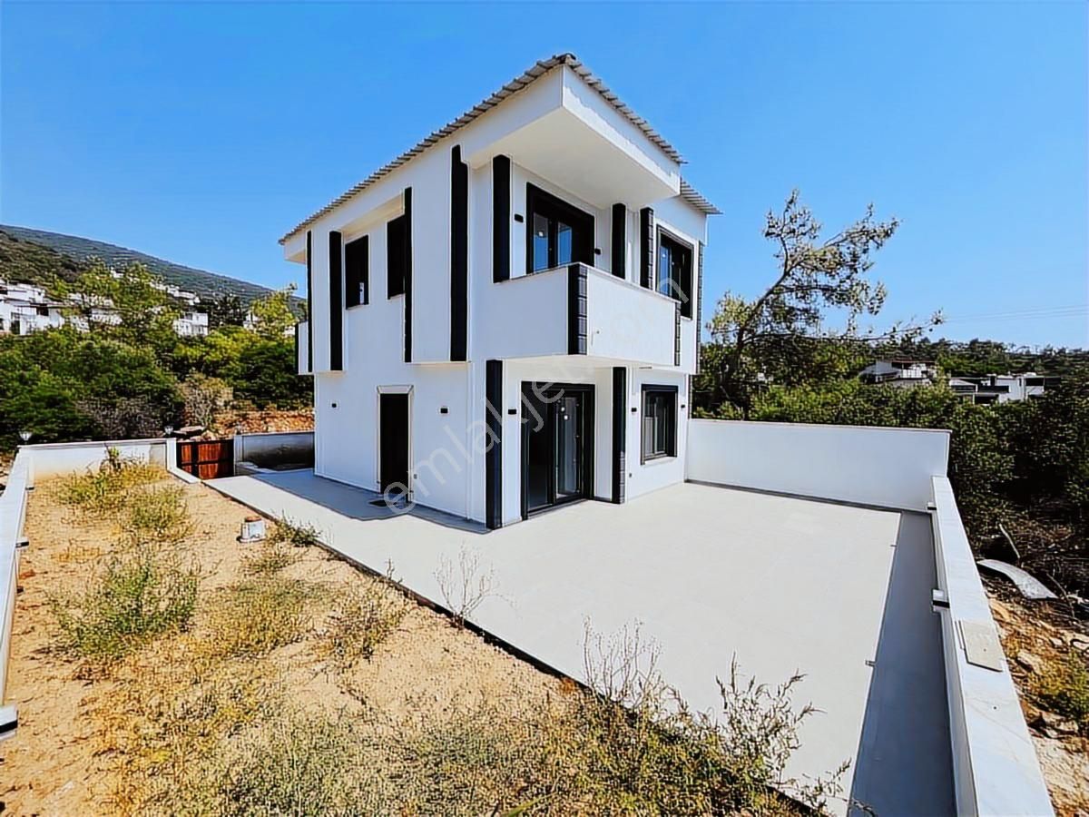 Didim Akbük'te Sıfır, Deniz Manzaralı Bahçeli Villa
