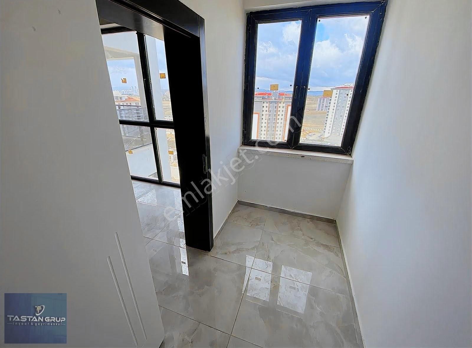 Güvenlikli, Manzaralı 190 M2 Yüksek Kat Lüks 4+1 - Görsel 23