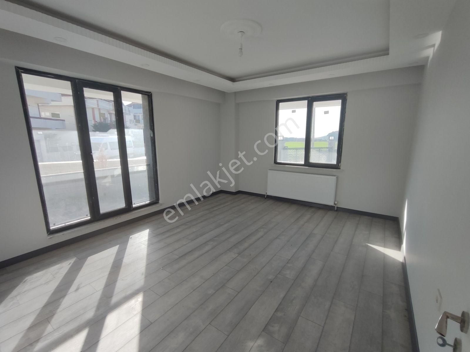 Rumeli Mekke Camii Civarında Ayrı Mutfaklı Emsalsiz 1+1