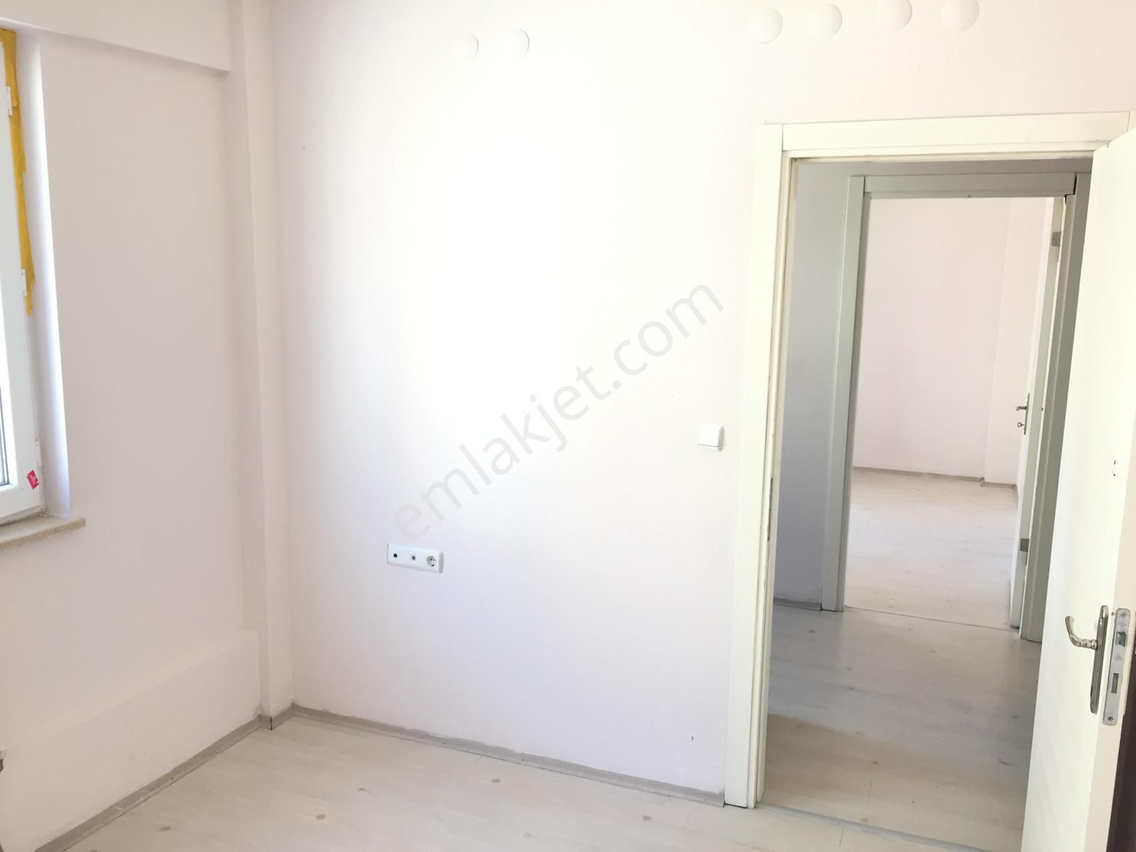 Eczacılık Fakültesi Yakını 1+1 Ayrı Mutfaklı Geniş Daire - Görsel 15