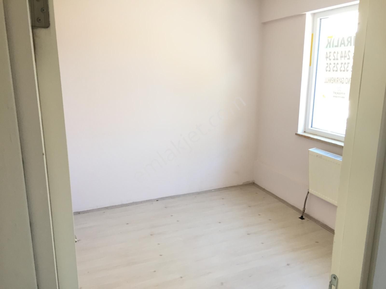 Eczacılık Fakültesi Yakını 1+1 Ayrı Mutfaklı Geniş Daire - Görsel 9