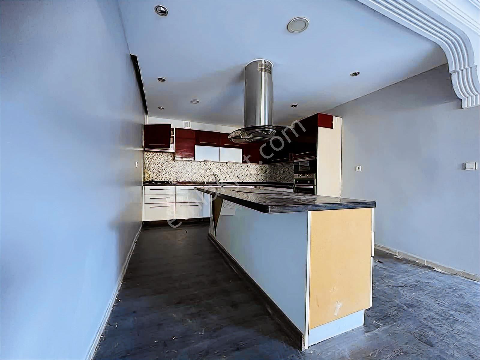 Ata 2 Sit. Üst Konumda -kendine Ait Otoparklı 5+2 Boş Villa - Görsel 23