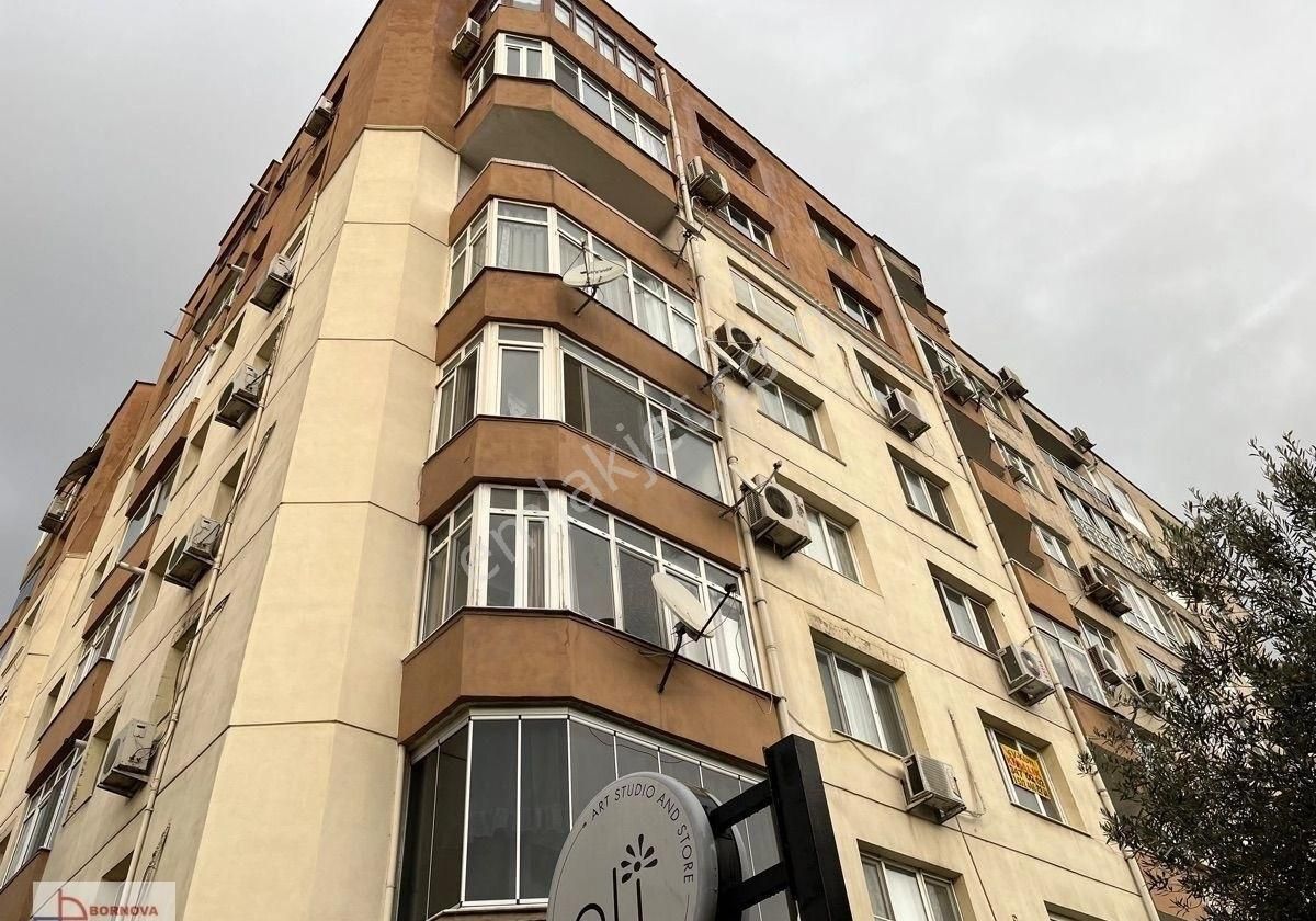 Kazım Dirikte Yaşar Üniversitesi Karşısında