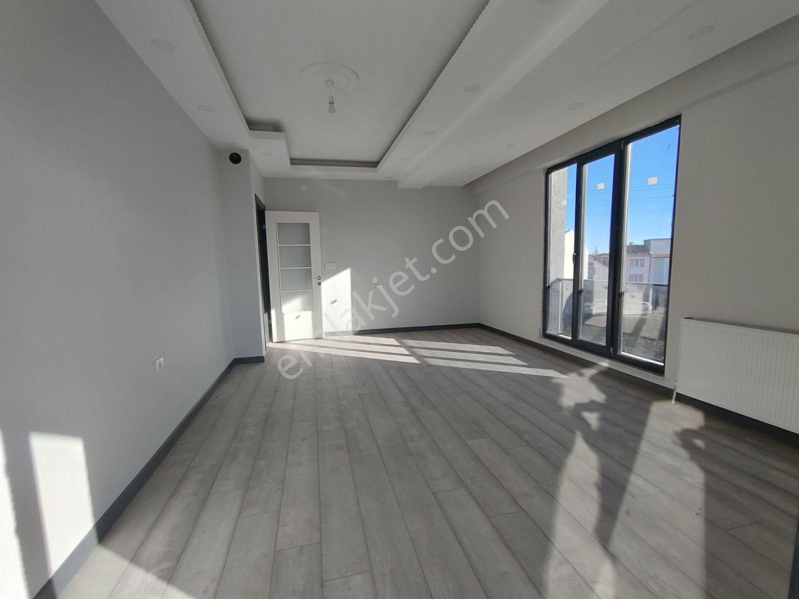 Rumeli Mekke Camii Civarı 2 Bloklu Sitede Lüks 2+1 Ara Kat