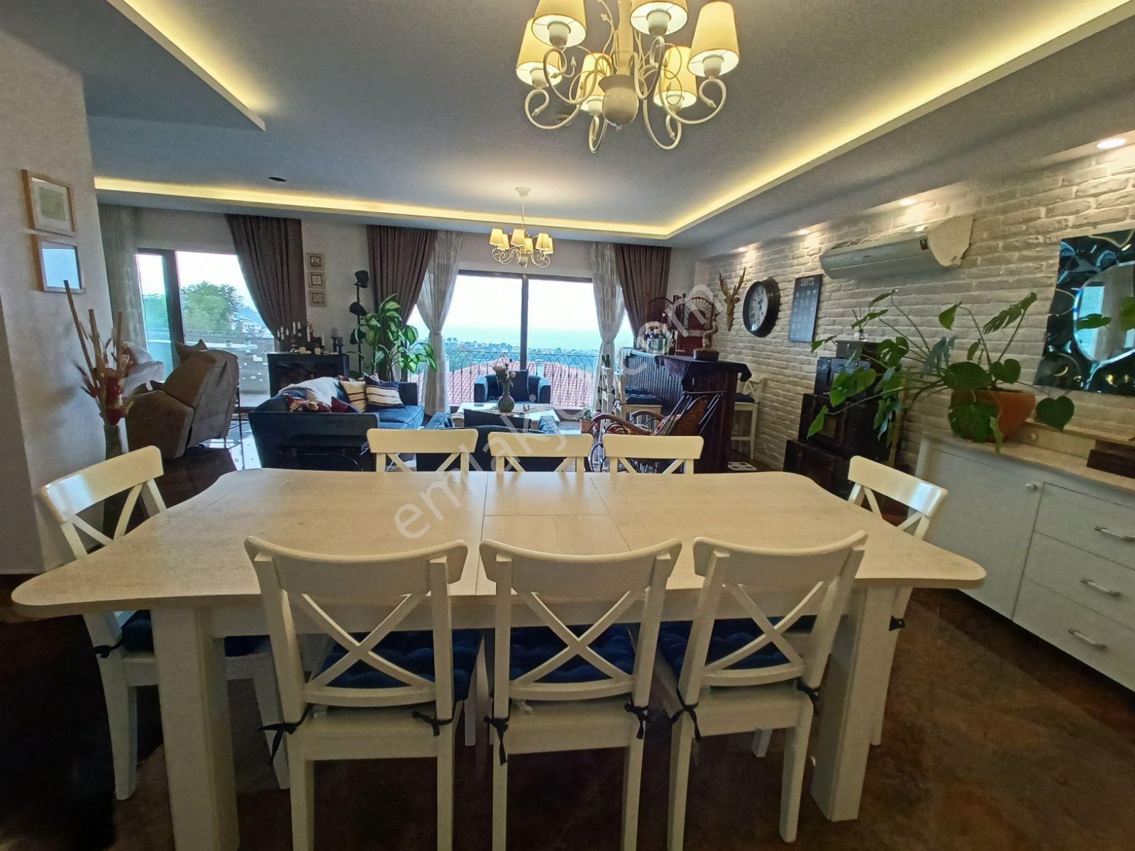 Kuşadası'nda Güvenlikli Sitede Özel Havuzlu Manzaralı Villa - Görsel 31