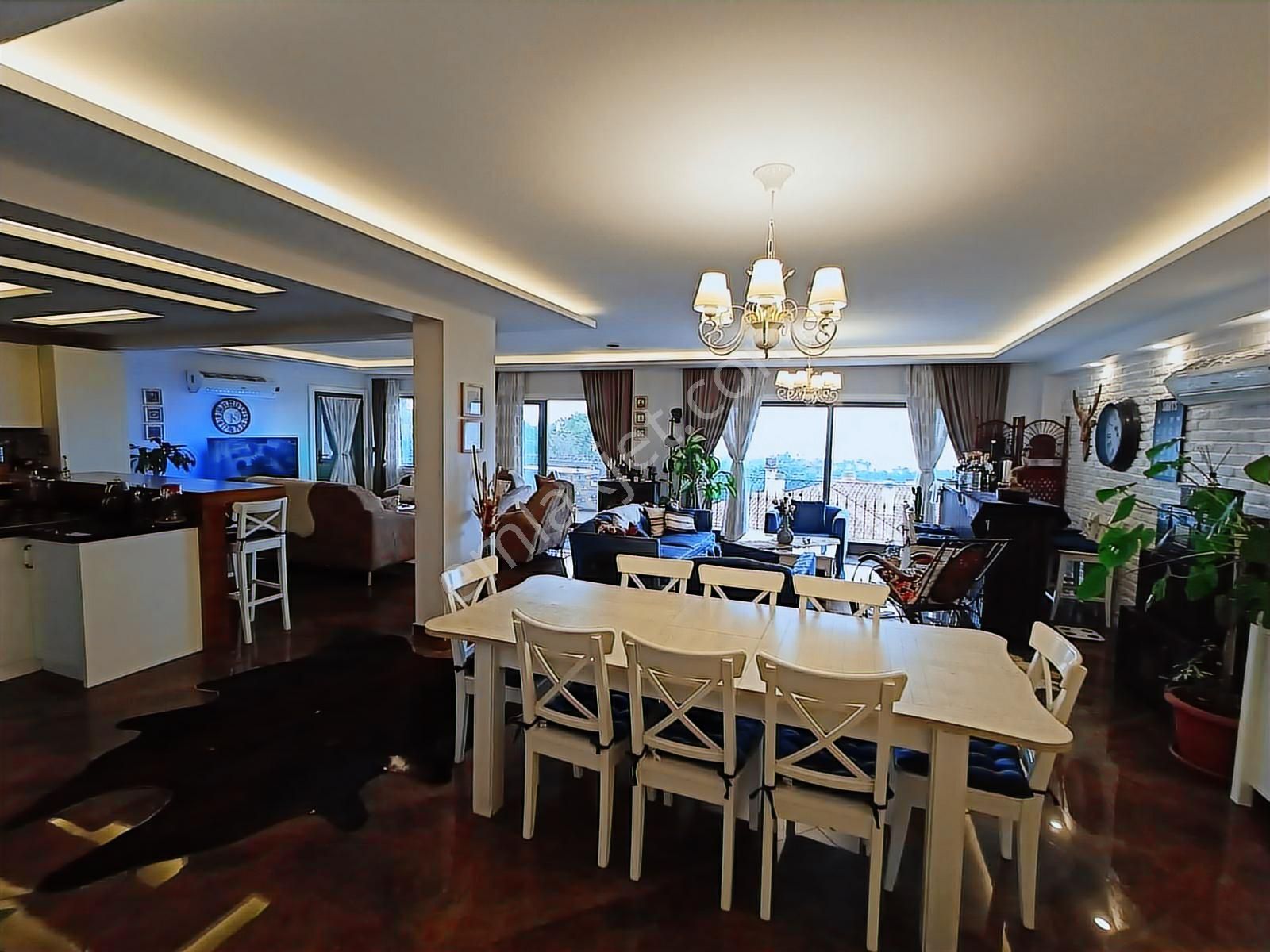 Kuşadası'nda Güvenlikli Sitede Özel Havuzlu Manzaralı Villa - Görsel 15