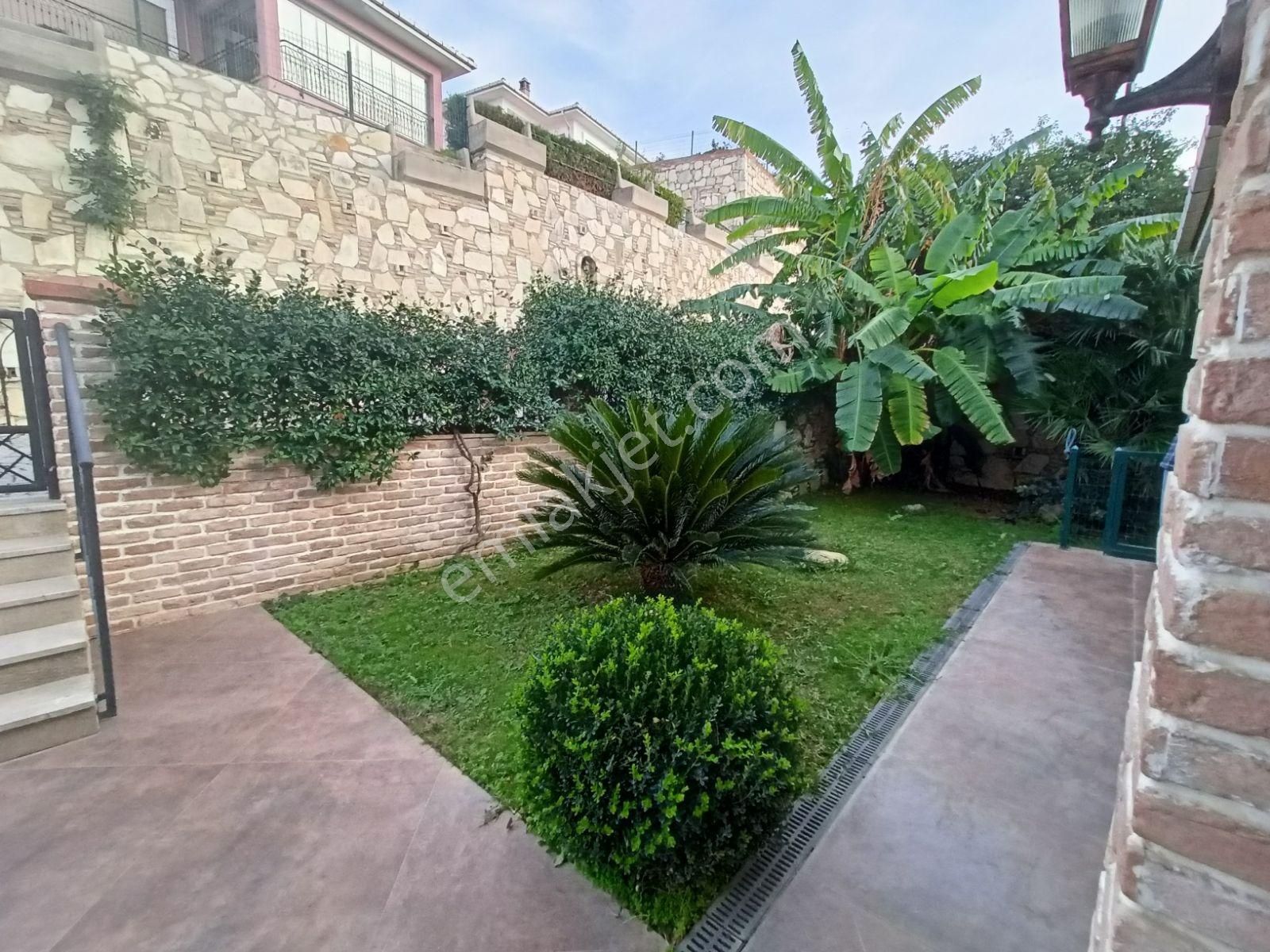 Kuşadası'nda Güvenlikli Sitede Özel Havuzlu Manzaralı Villa - Görsel 4