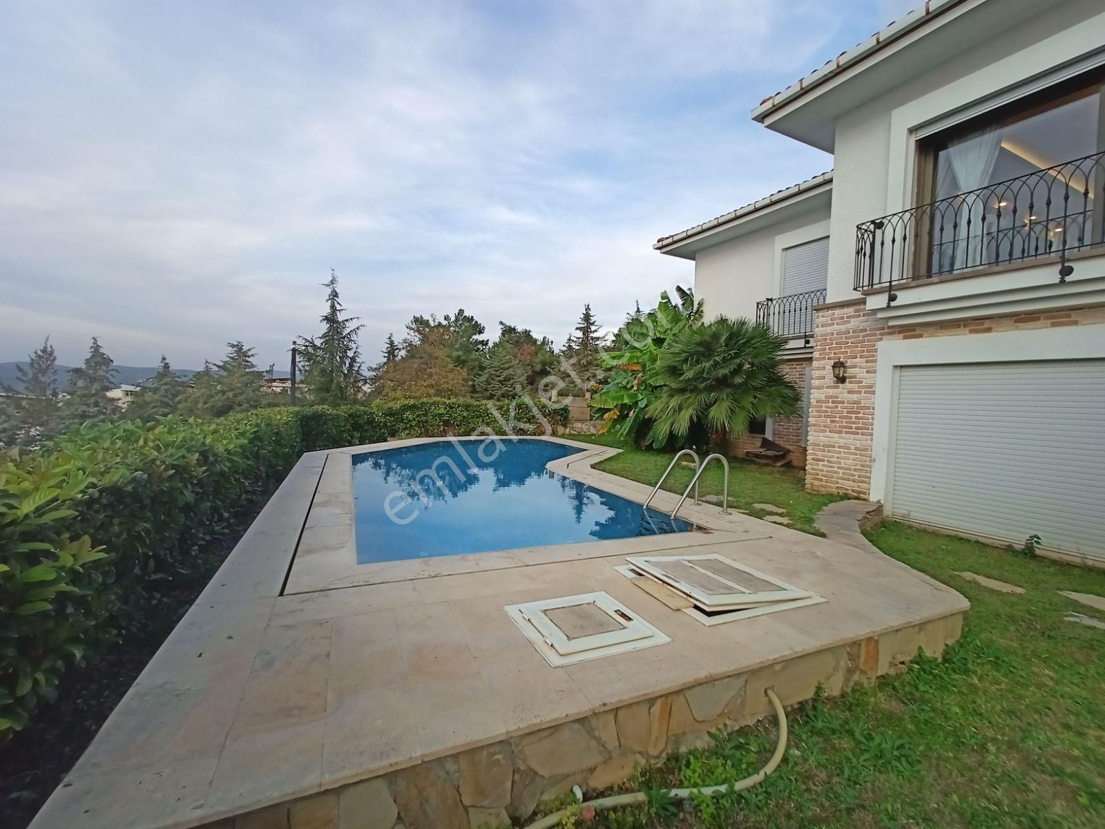 Kuşadası'nda Güvenlikli Sitede Özel Havuzlu Manzaralı Villa - Görsel 26