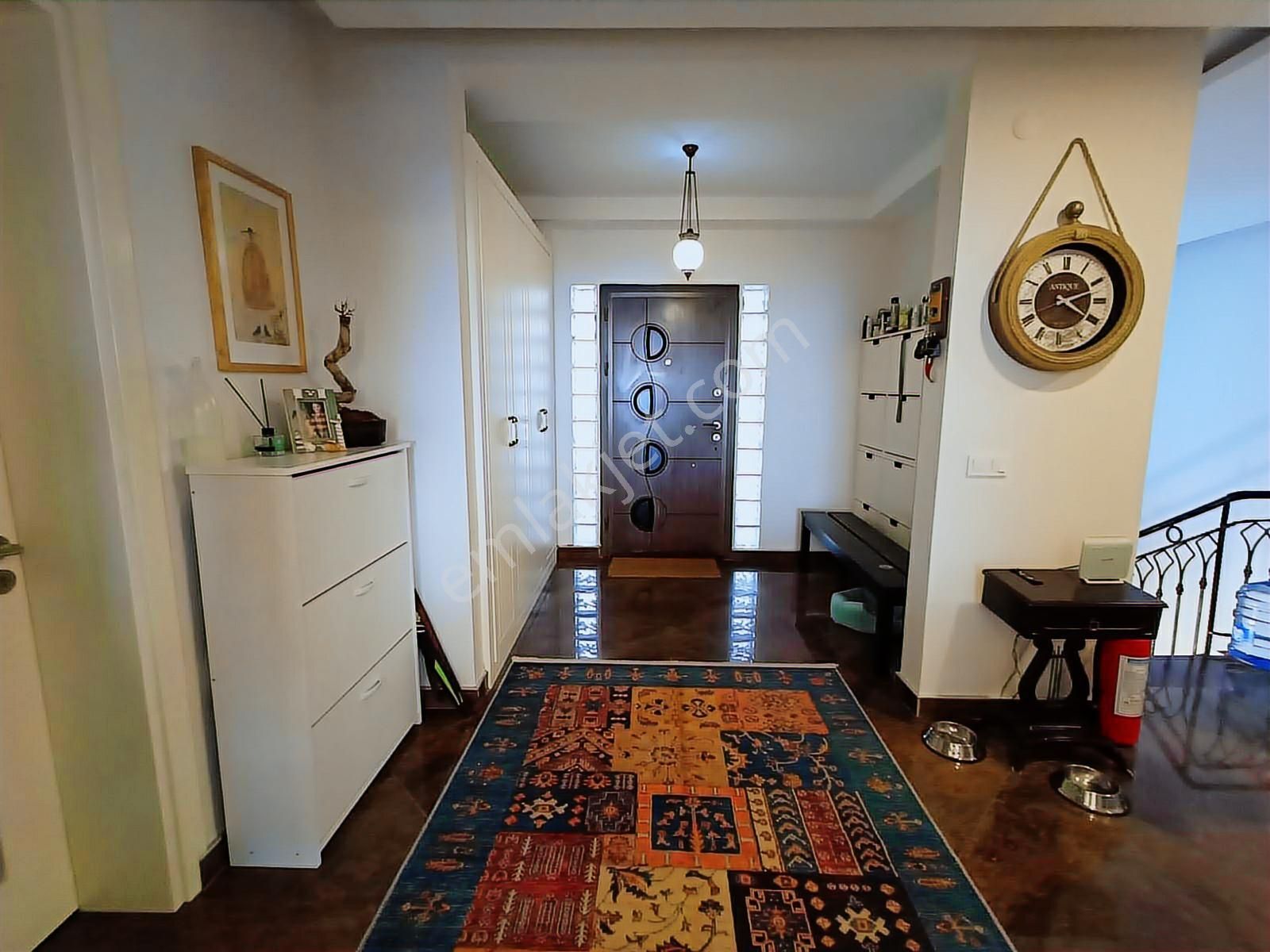 Kuşadası'nda Güvenlikli Sitede Özel Havuzlu Manzaralı Villa - Görsel 27