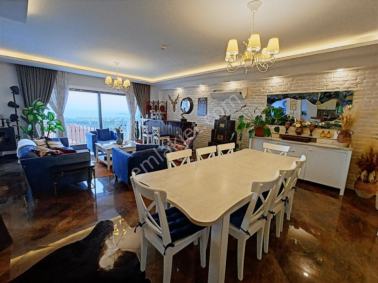 Kuşadası'nda Güvenlikli Sitede Özel Havuzlu Manzaralı Villa - Görsel 12