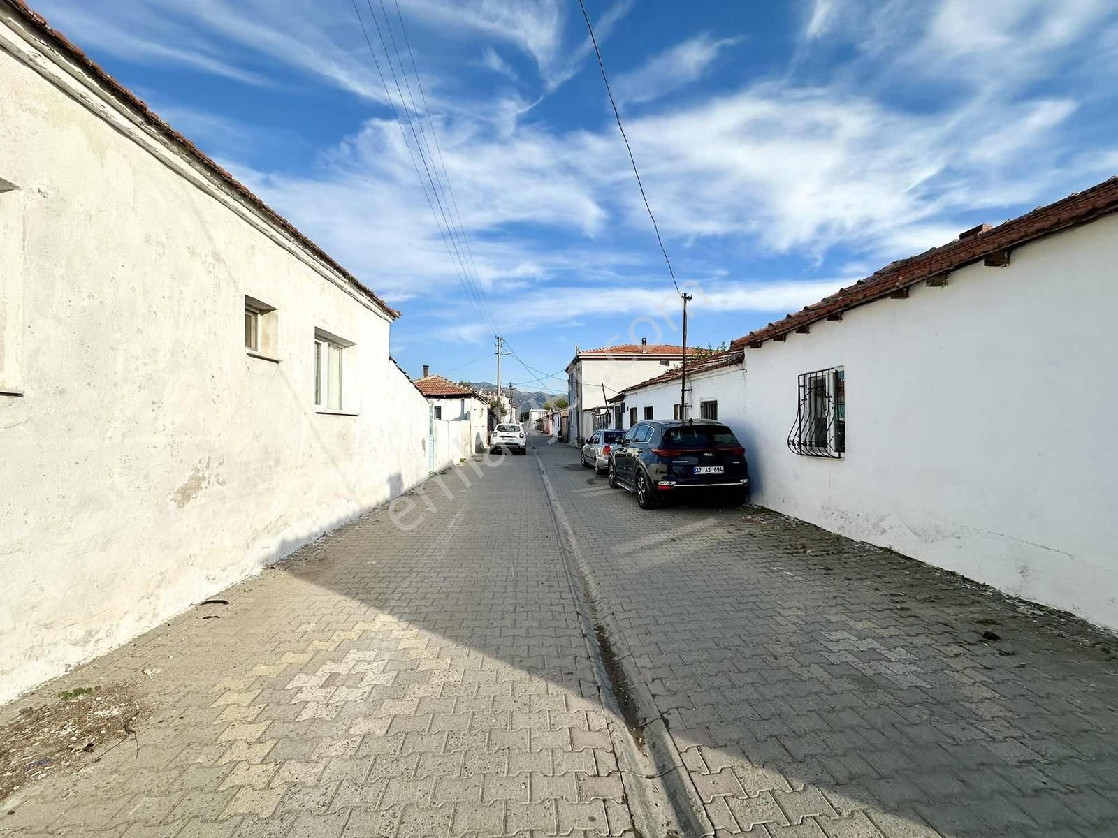 Altınova'da Satılık 2 Adet Müstakil Ev