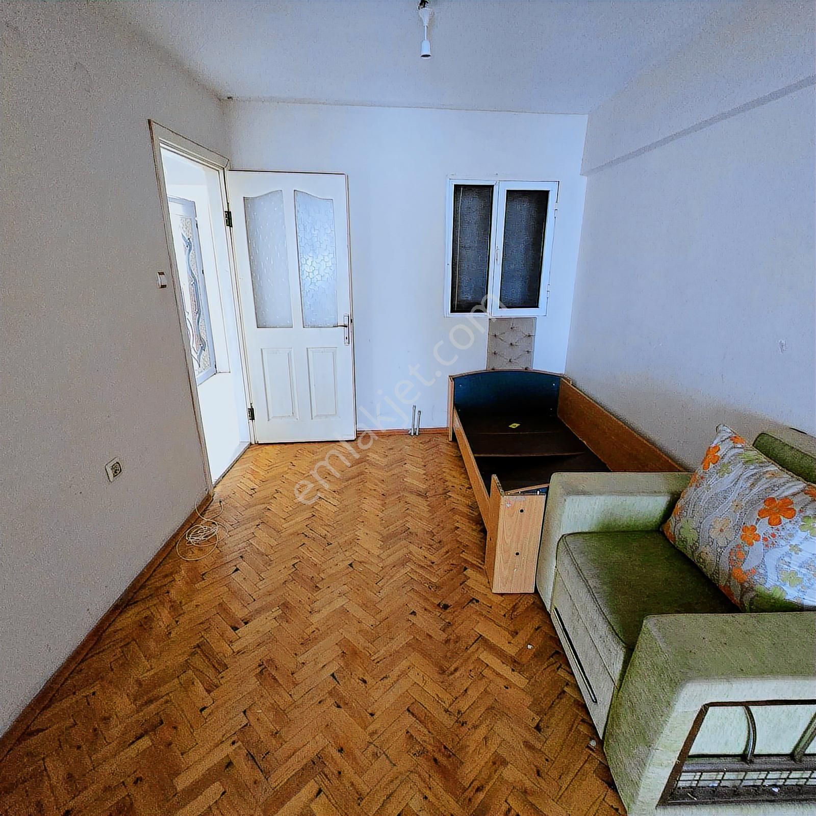 Gülyaka Mah. Saim Çıkrıkçı Caddesi Yakını 3+1 Daire - Görsel 4