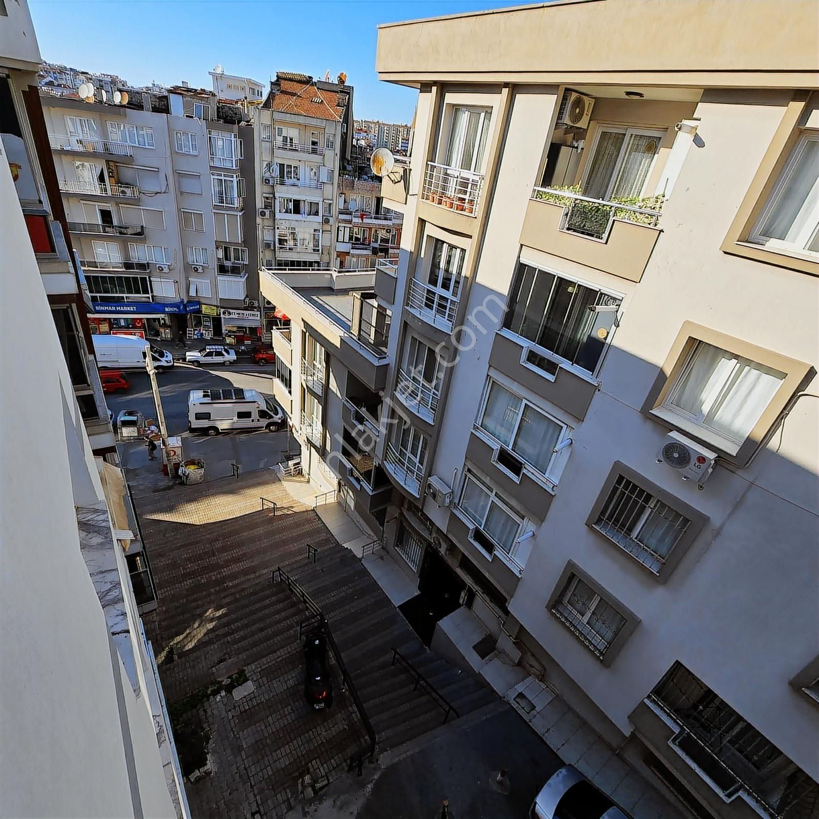 Gülyaka Mah. Saim Çıkrıkçı Caddesi Yakını 3+1 Daire - Görsel 3