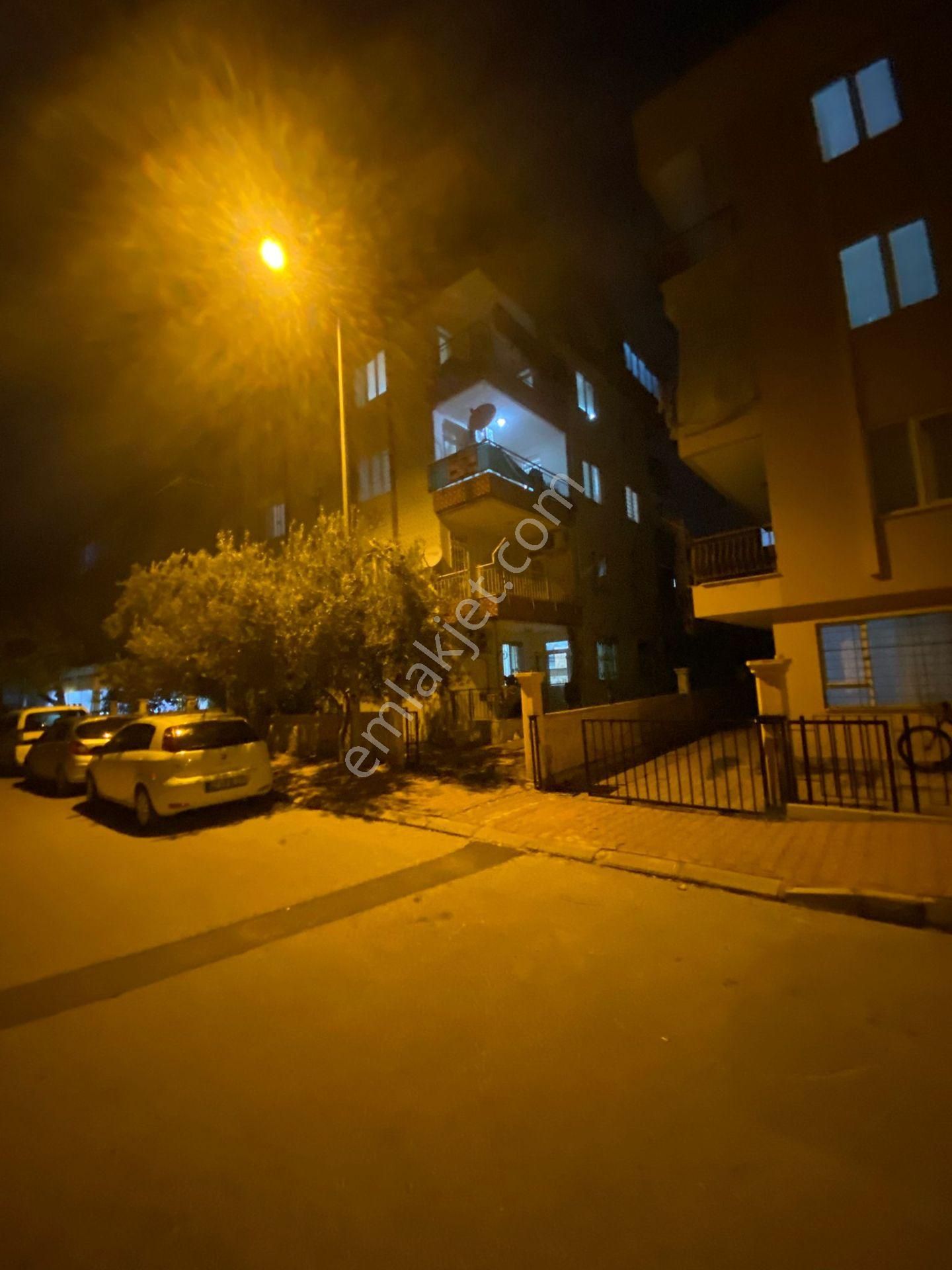 Teomanpaşa Mah 2+1 Ara Katta Satılık Daire - Görsel 2