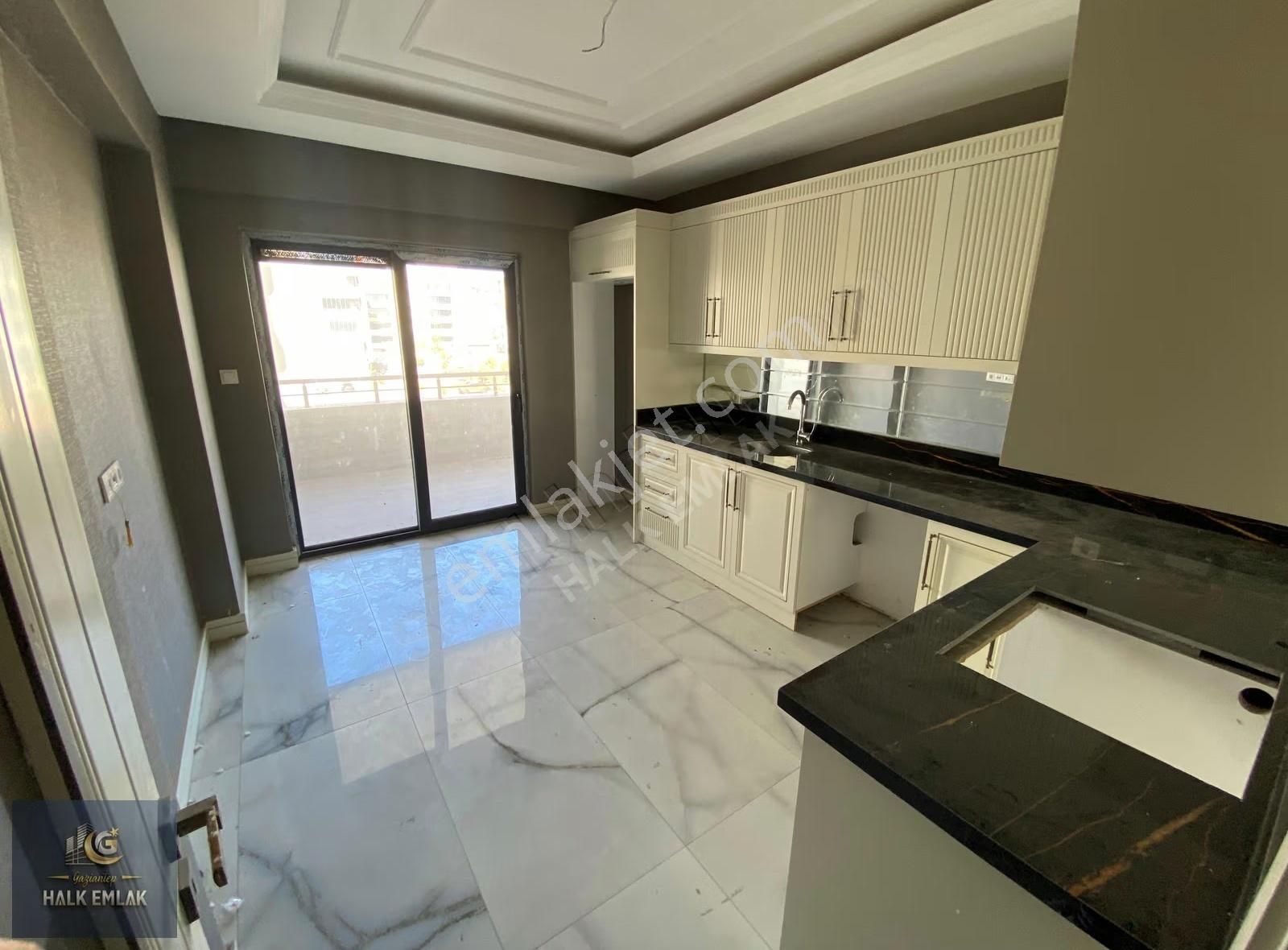 Fıstıklı Müthiş Konumda Ultra Lüx 2+1 Daire!! - Görsel 5