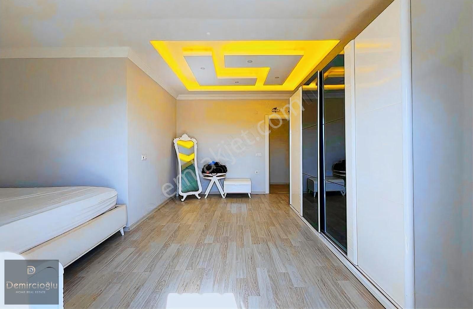 Alanya Oba'da 4+1 Dubleks 250m² Net Deniz Manzaralı Takasa Açık - Görsel 17