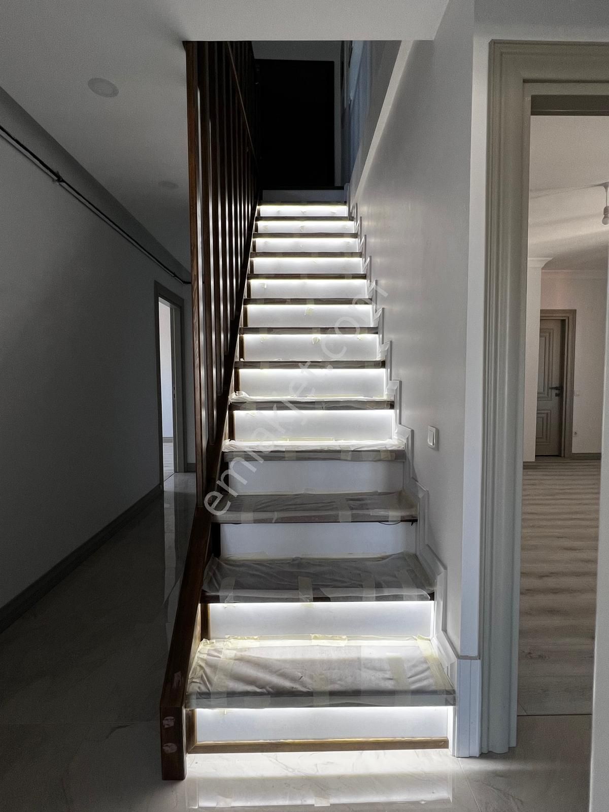 Naturel Gayrimenkulden Çengelköyde Rezidans Tadında 6+1 Daire - Görsel 16