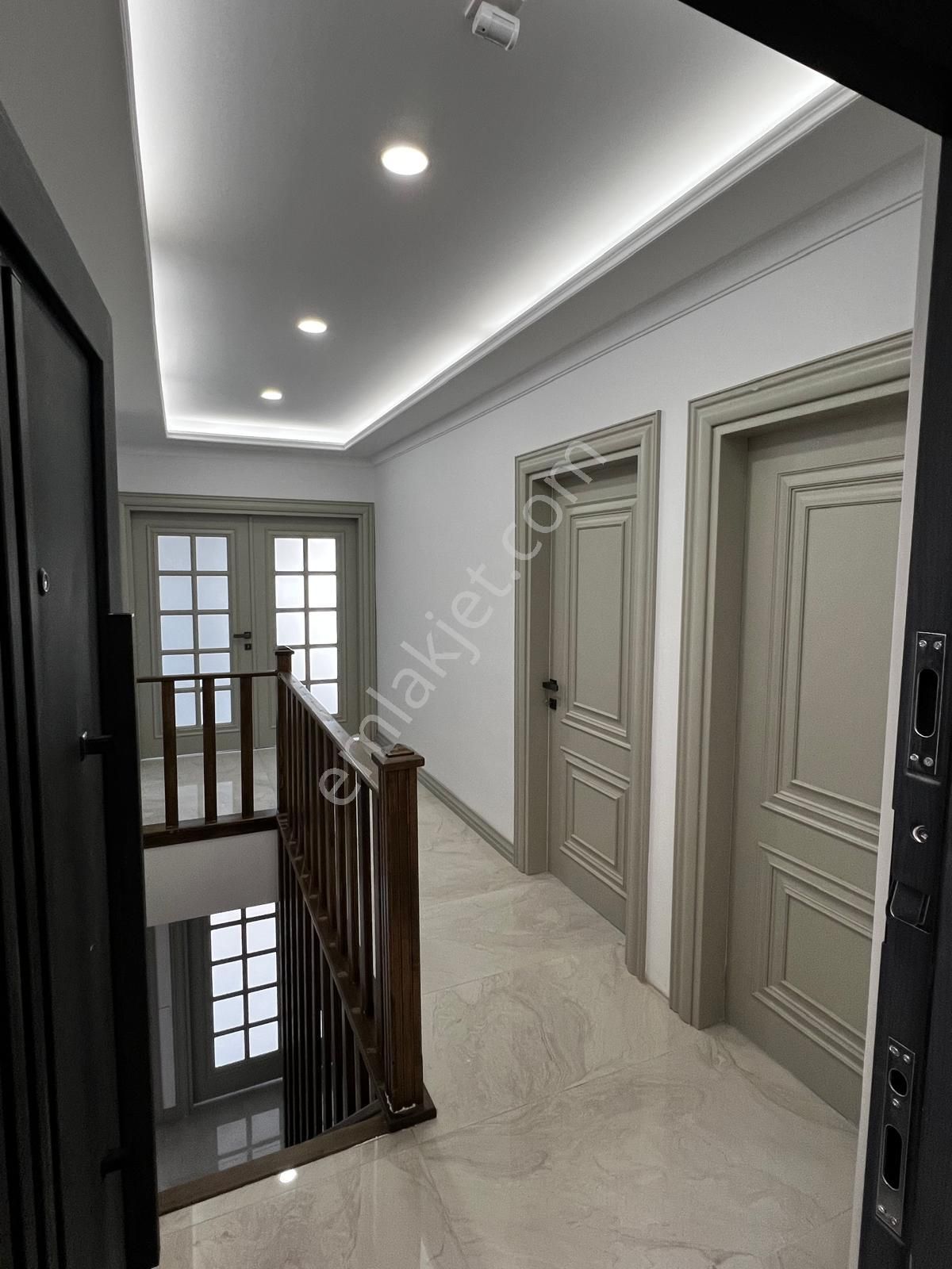 Naturel Gayrimenkulden Çengelköyde Rezidans Tadında 6+1 Daire - Görsel 15