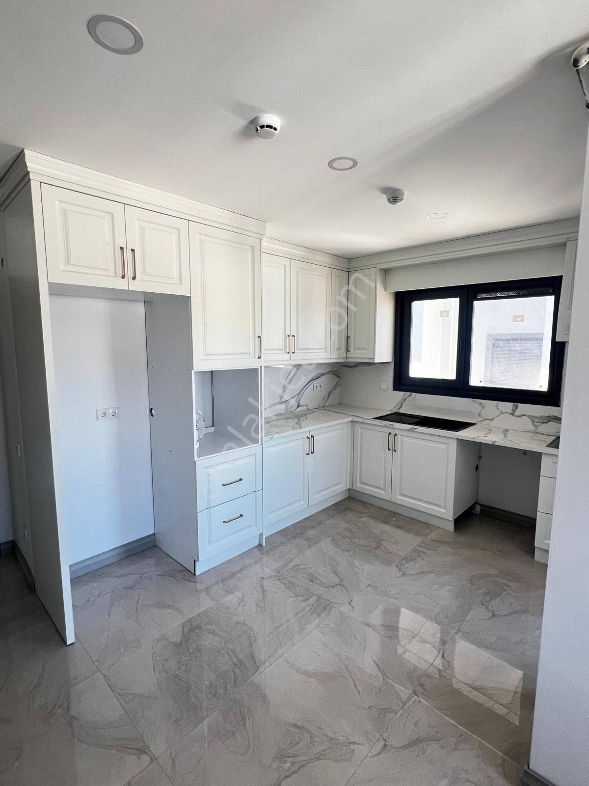 Naturel Gayrimenkulden Çengelköyde Rezidans Tadında 6+1 Daire - Görsel 3