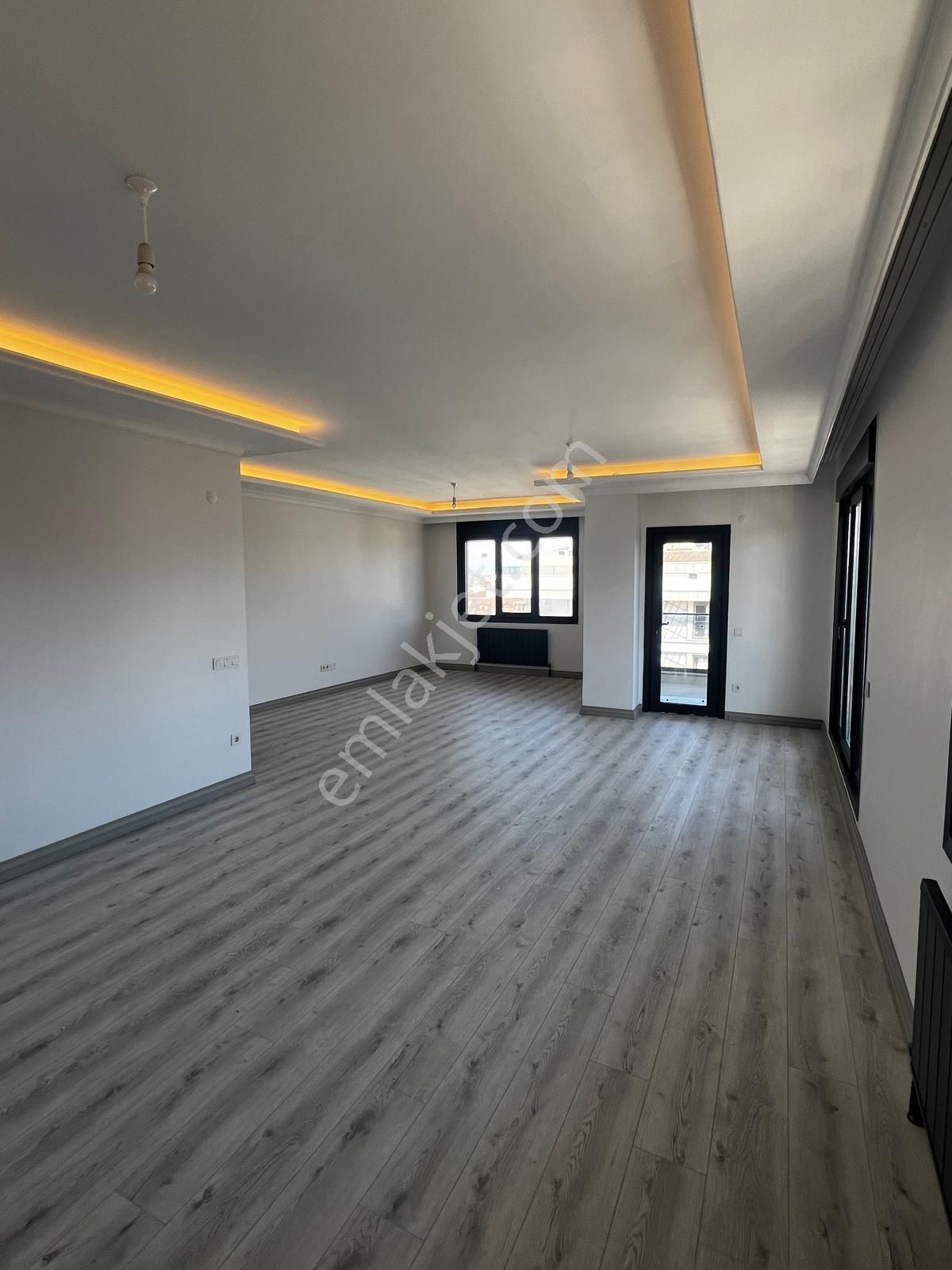 Naturel Gayrimenkulden Çengelköyde Rezidans Tadında 6+1 Daire - Görsel 25