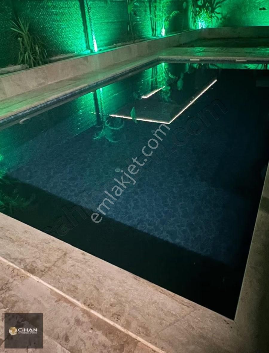 Kuşadası Avm Bölgesinde 6+1 Özel Havuzlu Villa - Görsel 8