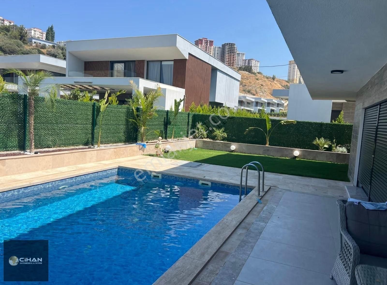 Kuşadası Avm Bölgesinde 6+1 Özel Havuzlu Villa - Görsel 24