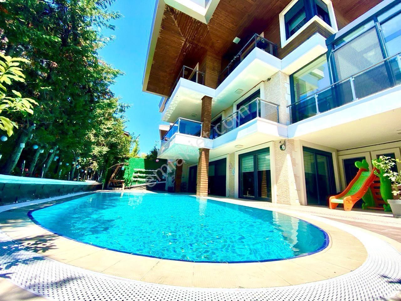 Naturel Gayrimenkul Çamlıca Da Ultra Lüks Eşsiz 7+3 Villa - Görsel 3