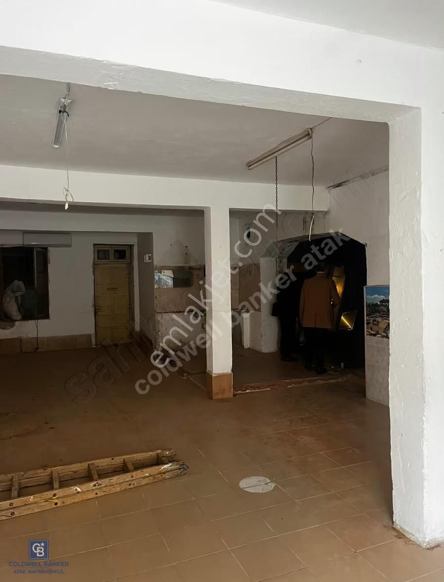 Urla Yelaltı'nda 315 M2 Geniş Kiralık Dükkan/ İşyeri - Görsel 3
