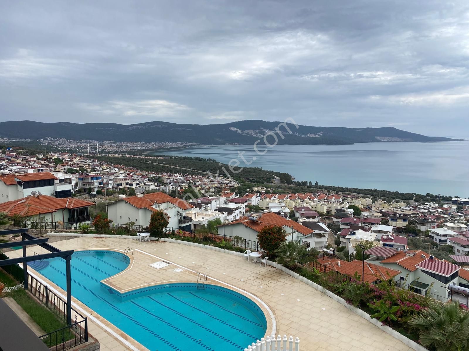 Akbük’te Eşsiz Manzaralı, Düz Girişli 3+1 Lüks Çatı Dubleks