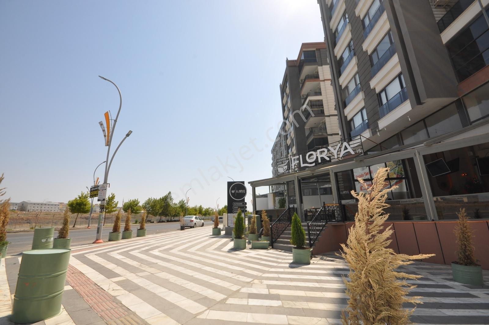 Coldwell Bankerdan Karşıyaka Kanalboyunda Köşebaşı 400 M2 Dükkan - Görsel 36