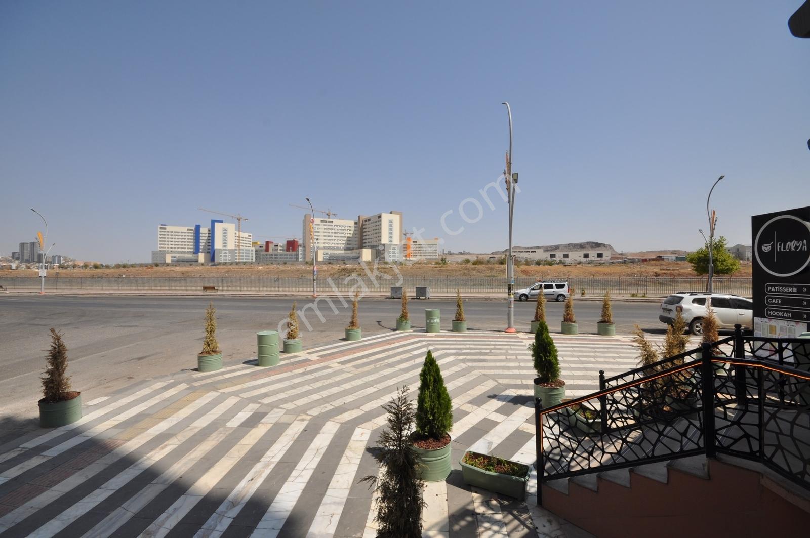 Coldwell Bankerdan Karşıyaka Kanalboyunda Köşebaşı 400 M2 Dükkan - Görsel 24