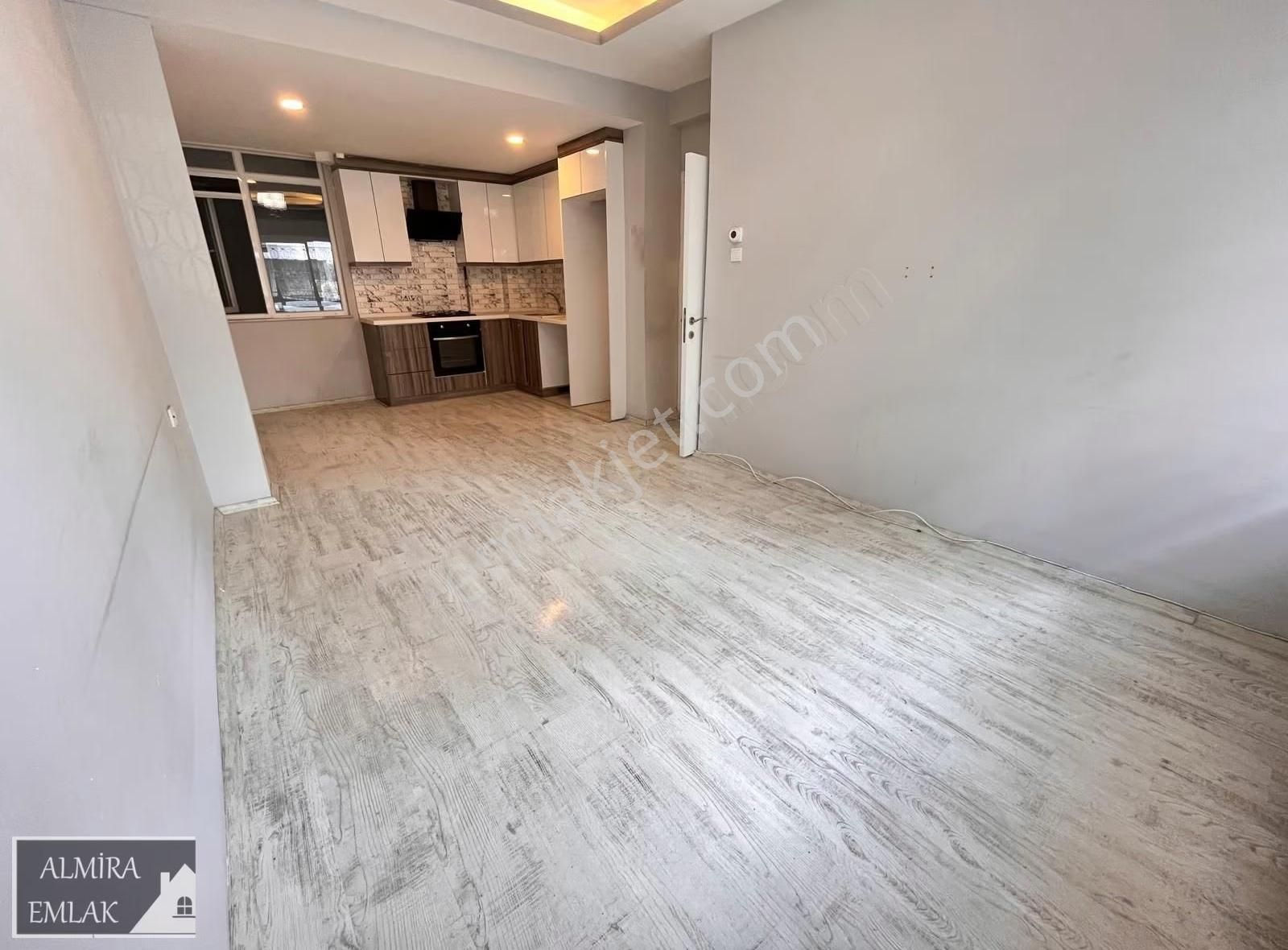 Acill Satılık 2+1 Doğalgazlı Bakımlı Cadde Yanında Daire - Görsel 2