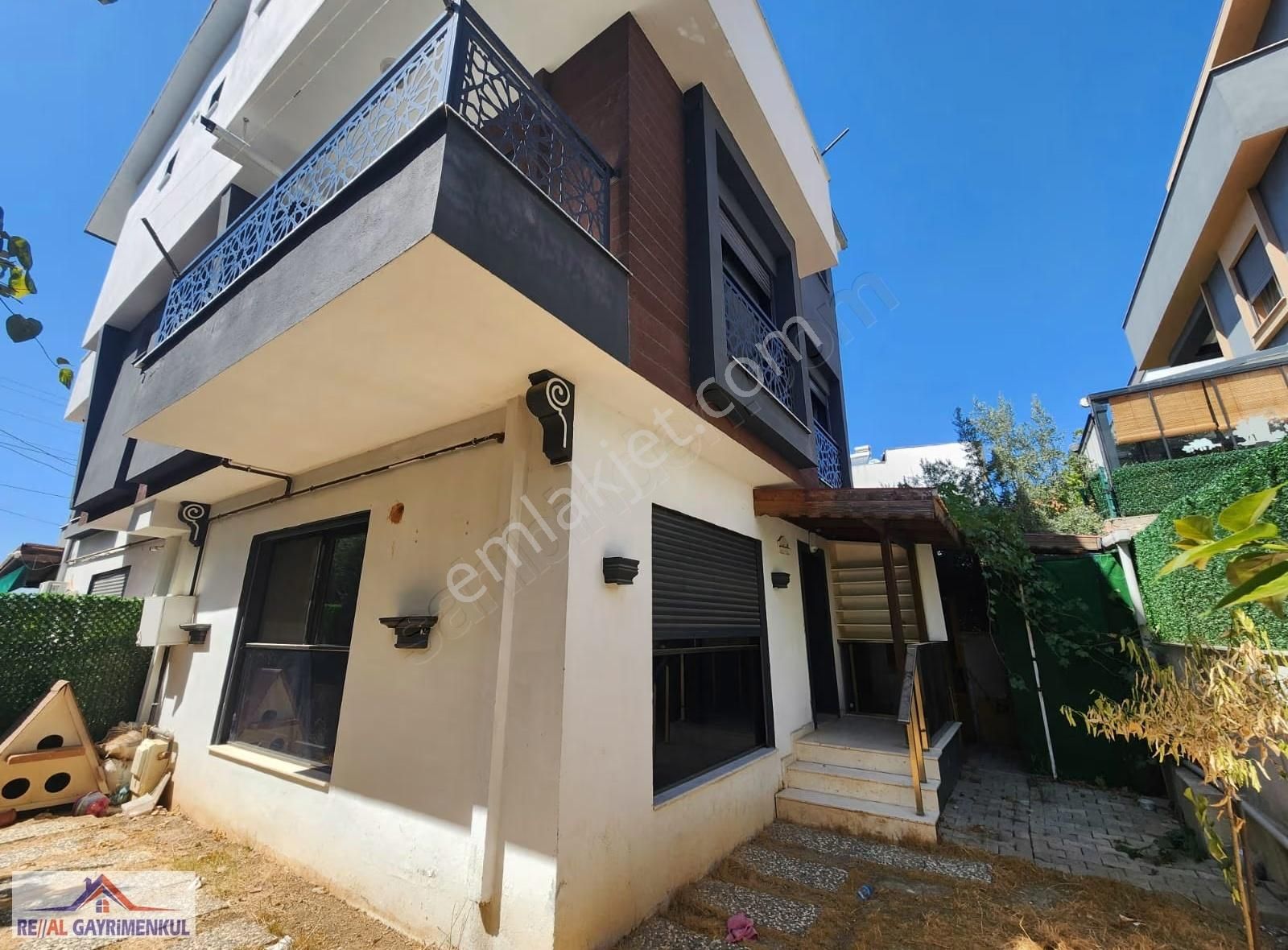 Real'den Barbaros'da Daire Fiyatına Çok Geniş 4+1 Villa