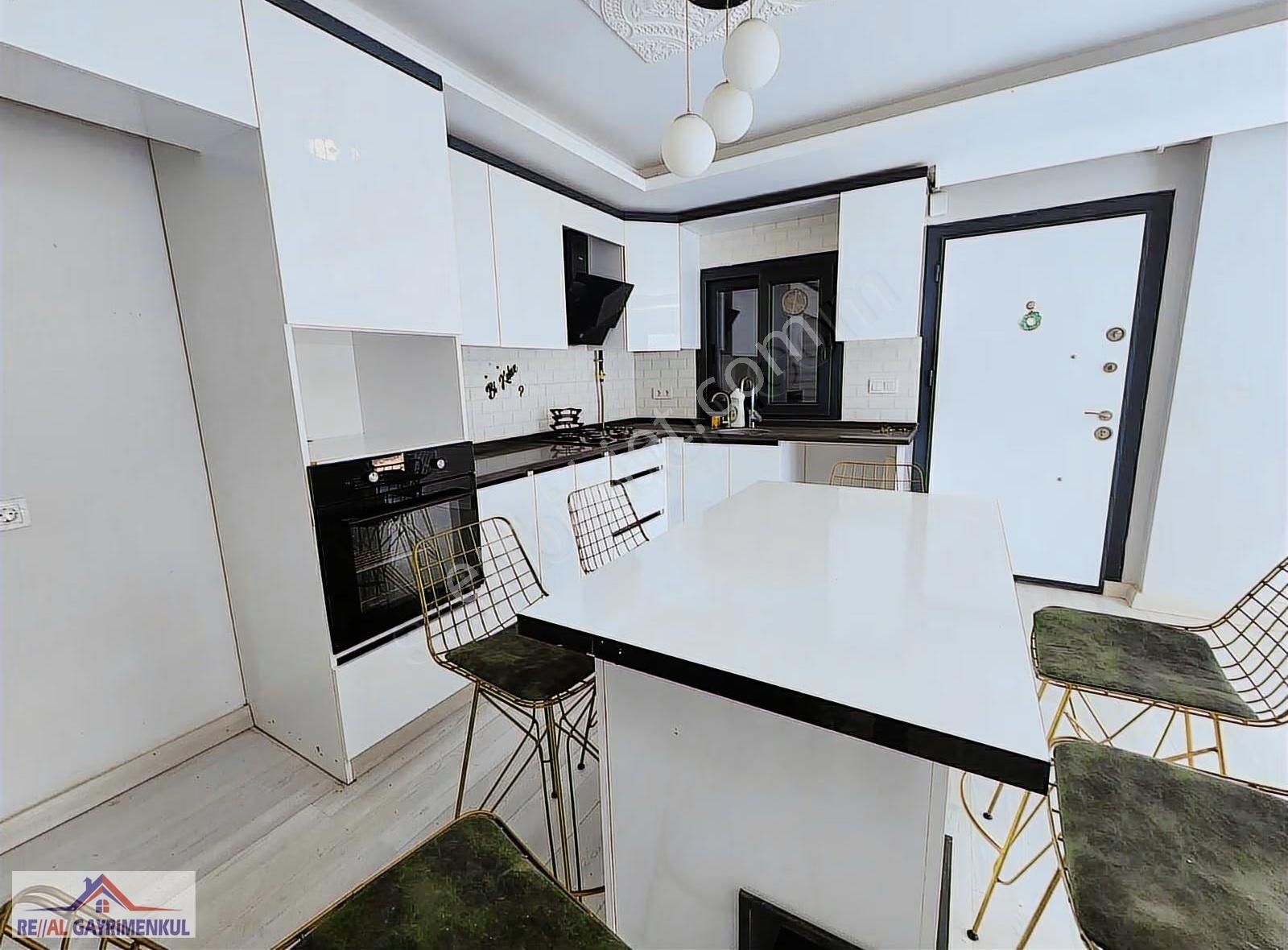 Real'den Barbaros'da Daire Fiyatına Çok Geniş 4+1 Villa - Görsel 3