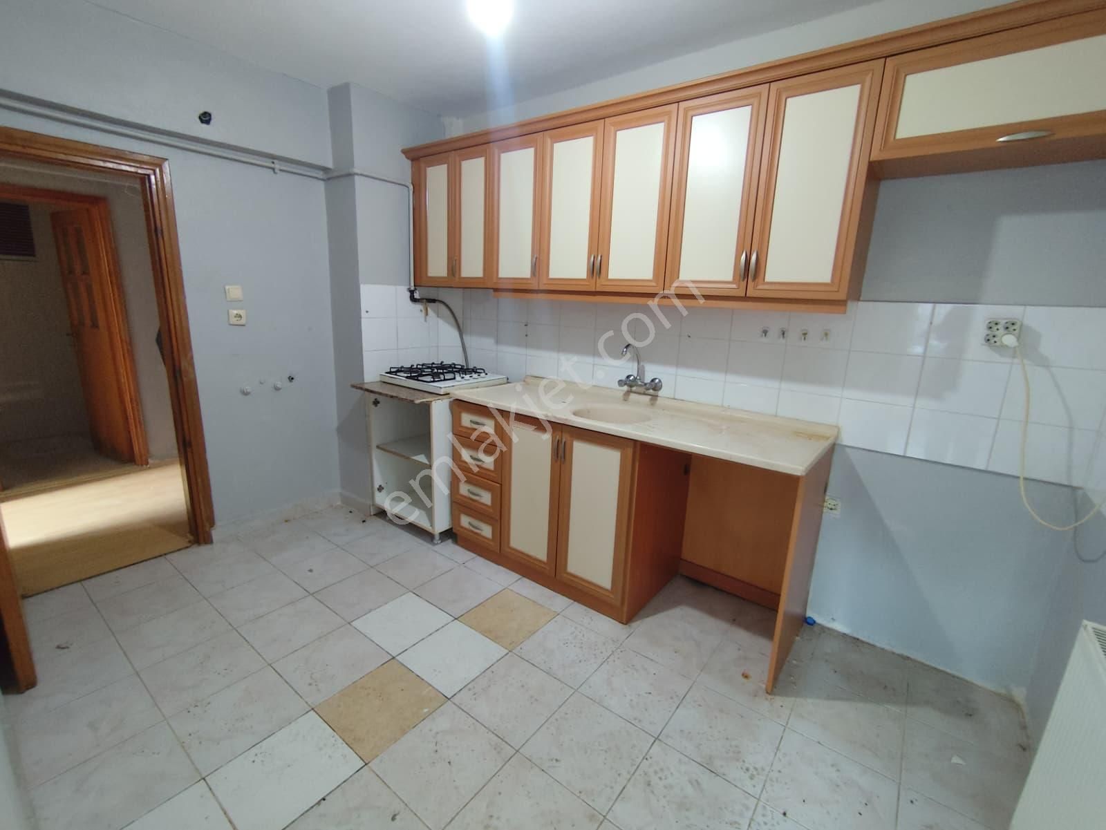 Güzelyalı Siteler Mah. - Merkezi Konumda Kiralık 3+1 Daire - Görsel 8