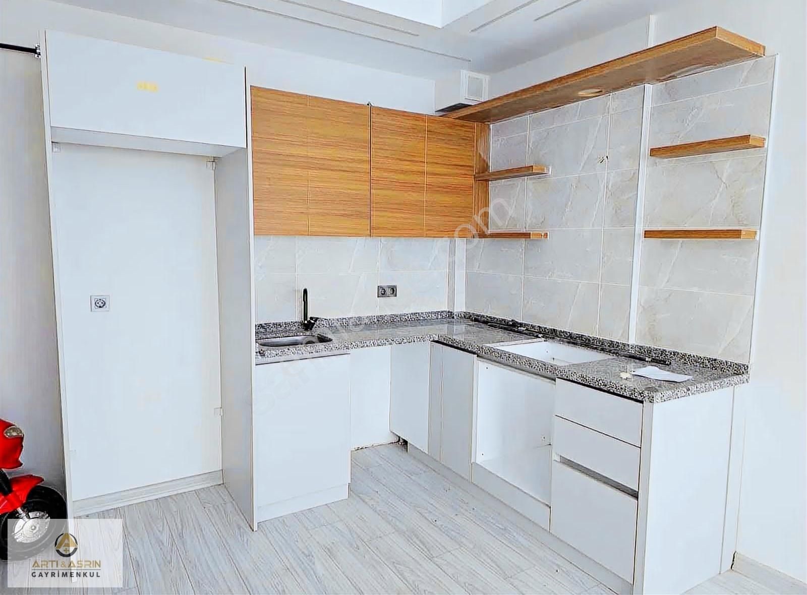 Kuşadası Şehir Merkezinde Satılık Daire