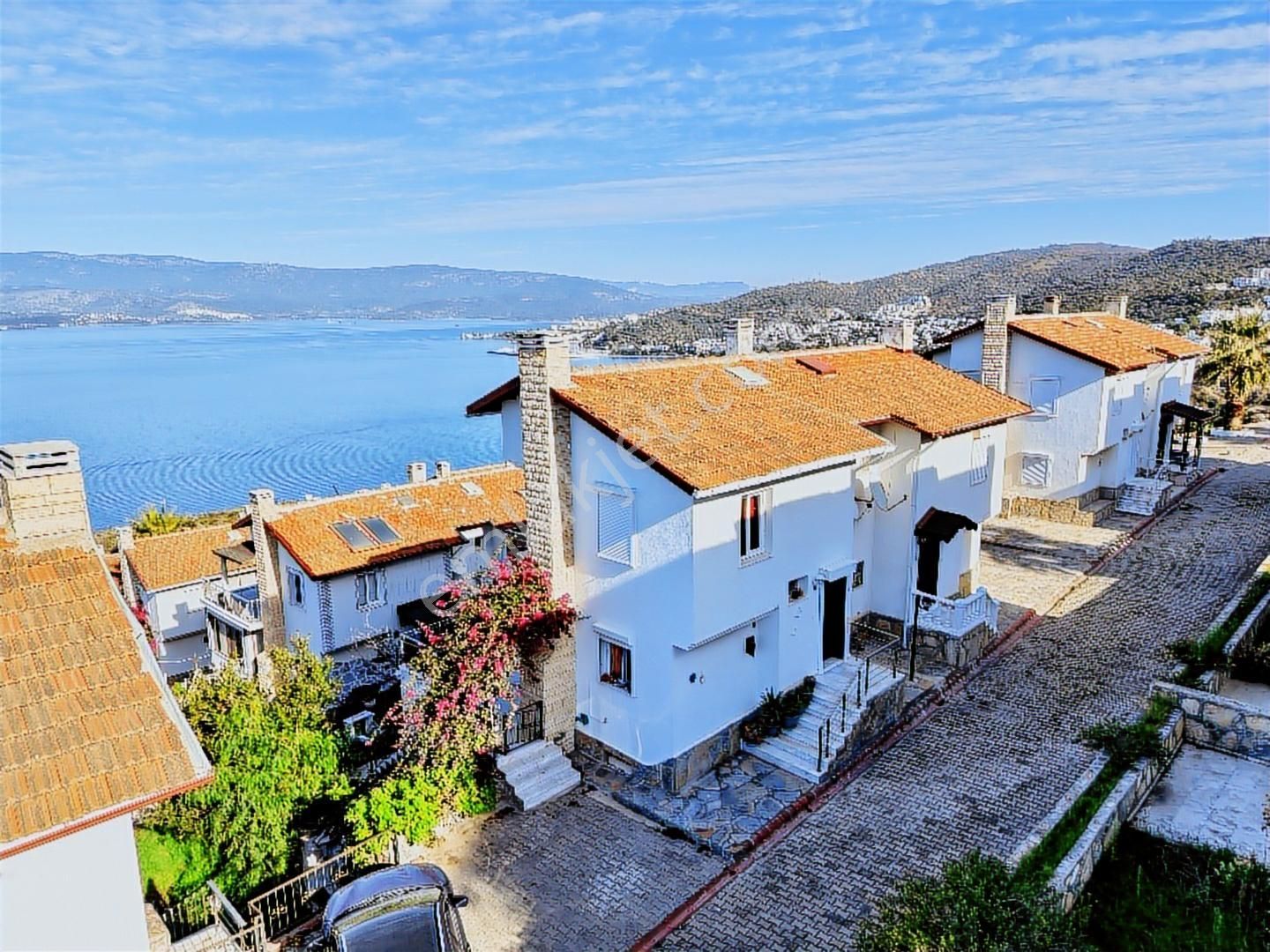 Bodrum Milas Güllük'te Panoramik Deniz Manzaralı Triplex Villa