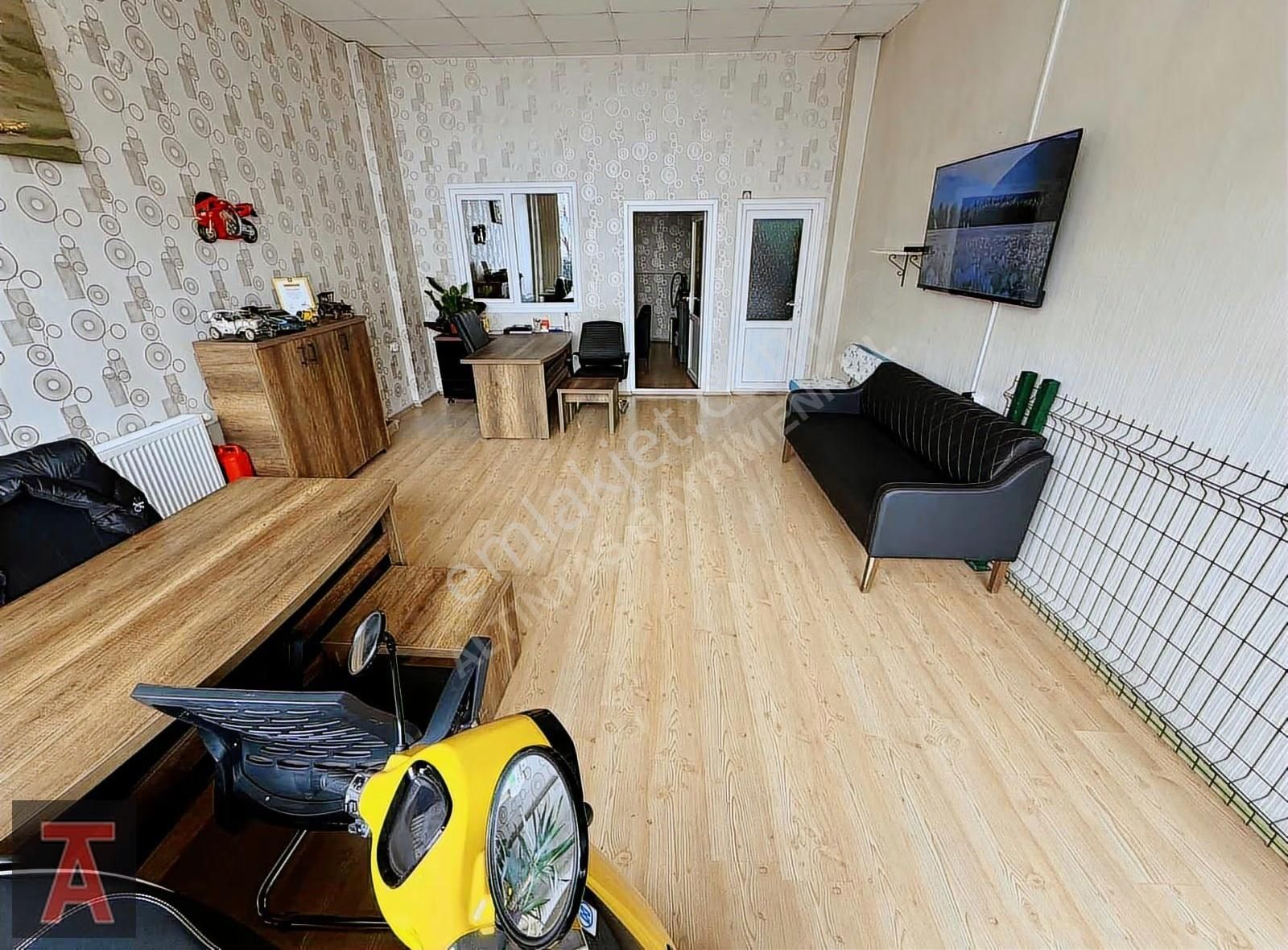 Piyade Mah.atilla Eşer Caddesi Üzerinde Kiralık Dükkan