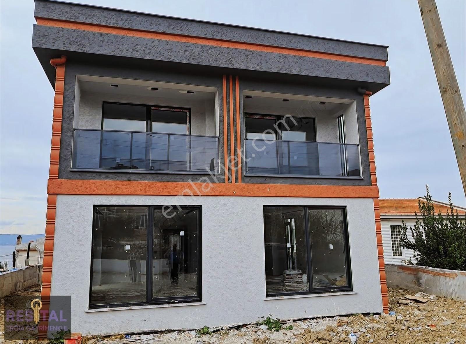 Lapseki Kemiklialan Köyünde,eşsiz Manzaralı Şahane İkiz Villalar