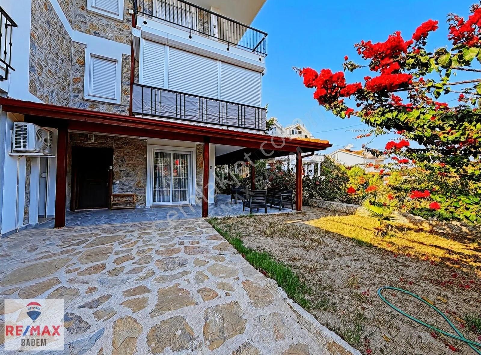 Datça Merkezde Eşyalı Kiralık 2+1 Bahçe Katı Daire