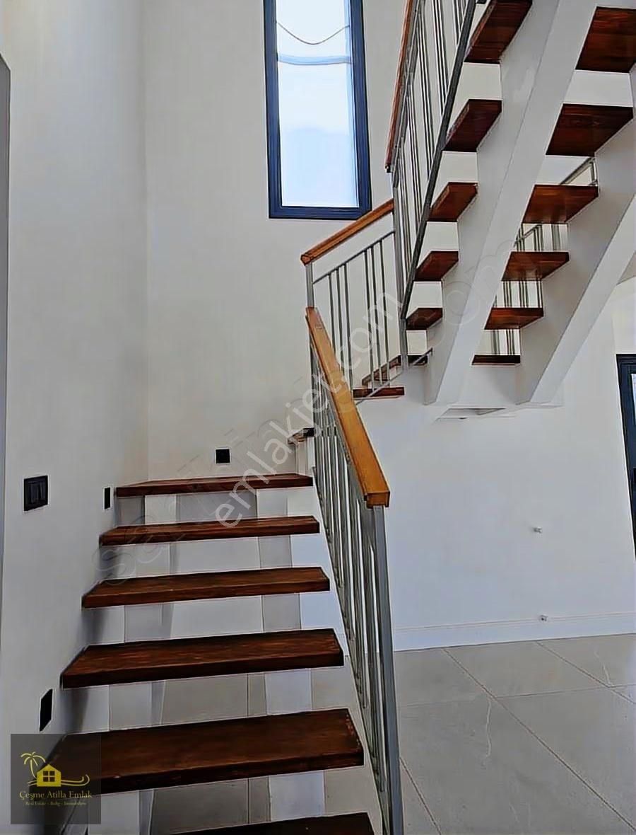 Çeşme Yalı'da Denize Yürüyüş Mesafesin'de Satılık Villa - Görsel 9