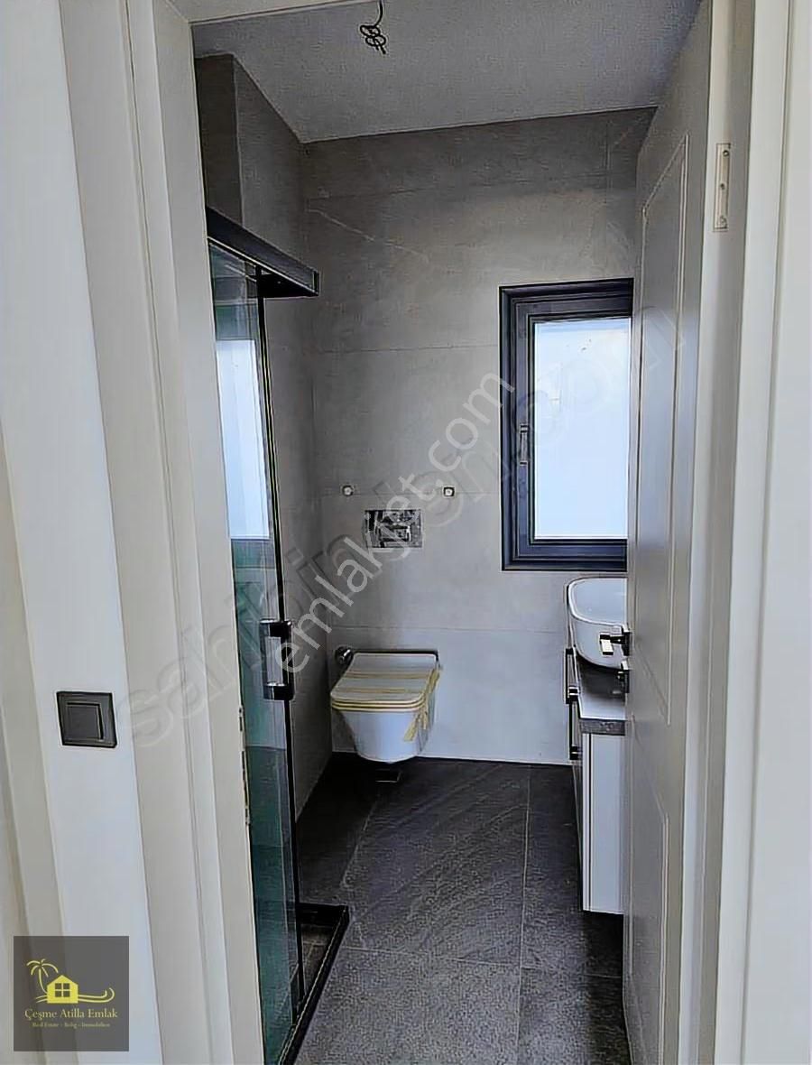 Çeşme Yalı'da Denize Yürüyüş Mesafesin'de Satılık Villa - Görsel 13