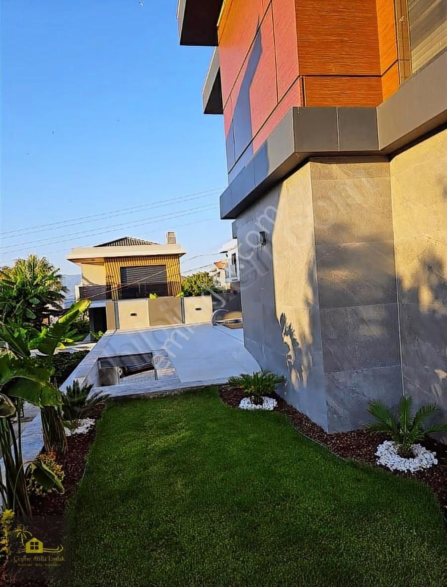 Çeşme Yalı'da Denize Yürüyüş Mesafesin'de Satılık Villa - Görsel 35