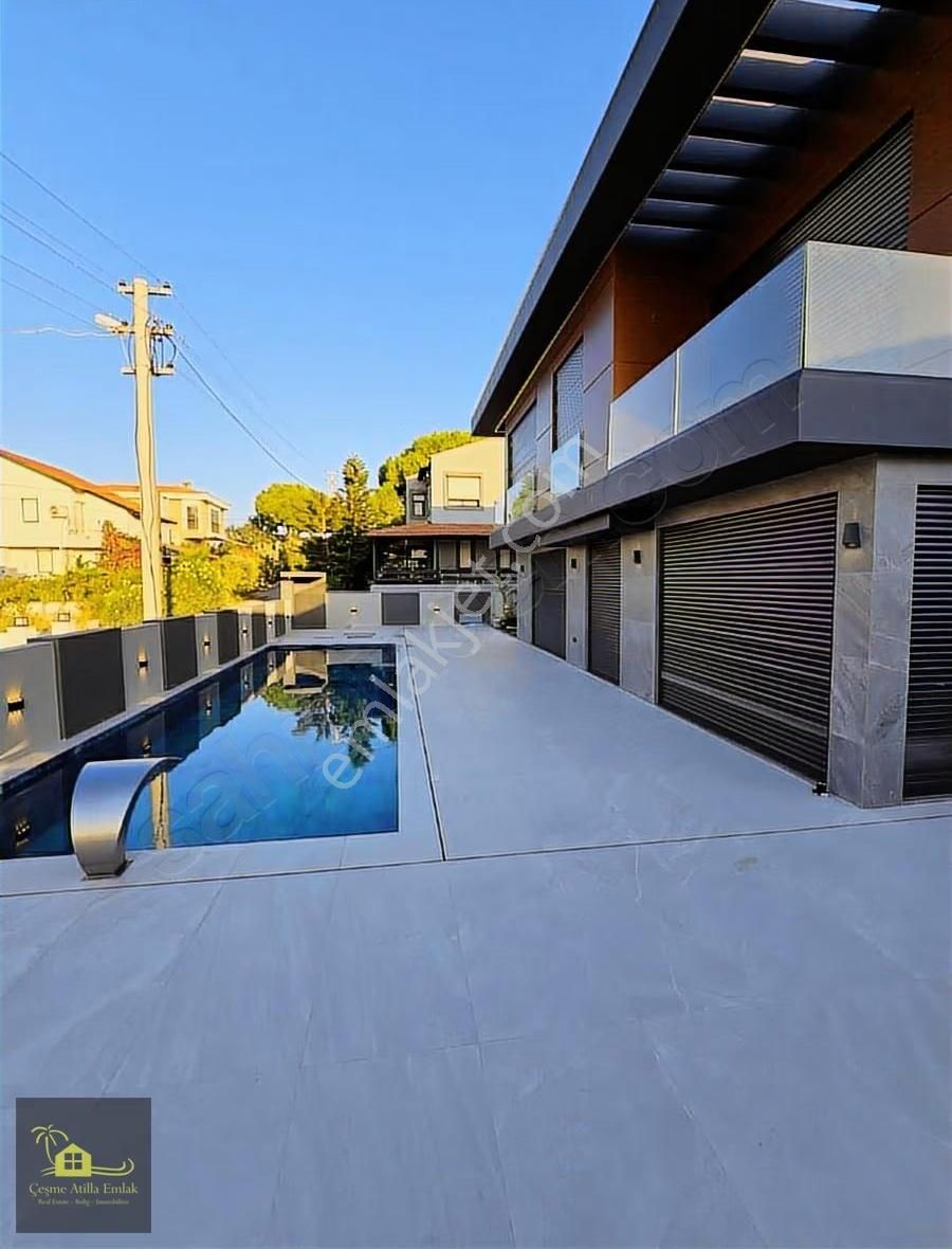 Çeşme Yalı'da Denize Yürüyüş Mesafesin'de Satılık Villa - Görsel 33