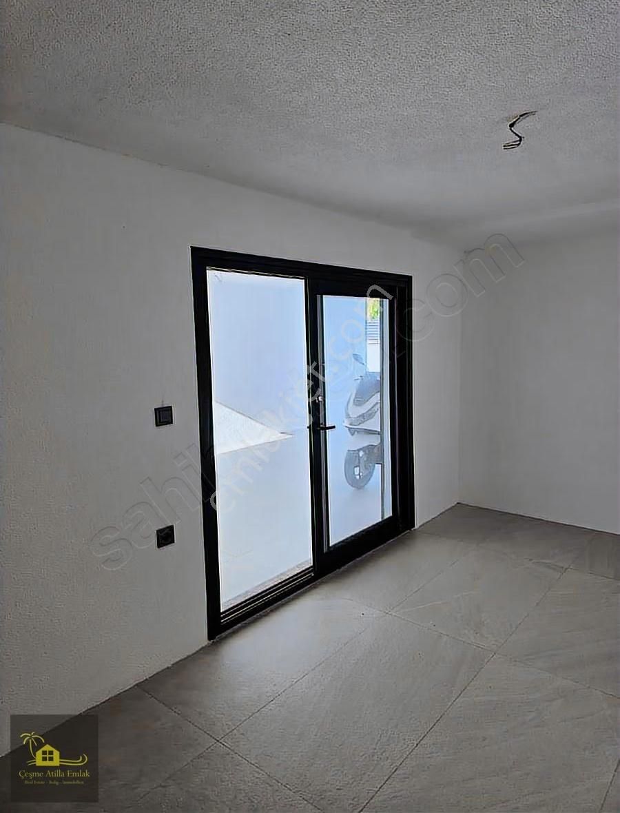 Çeşme Yalı'da Denize Yürüyüş Mesafesin'de Satılık Villa - Görsel 10