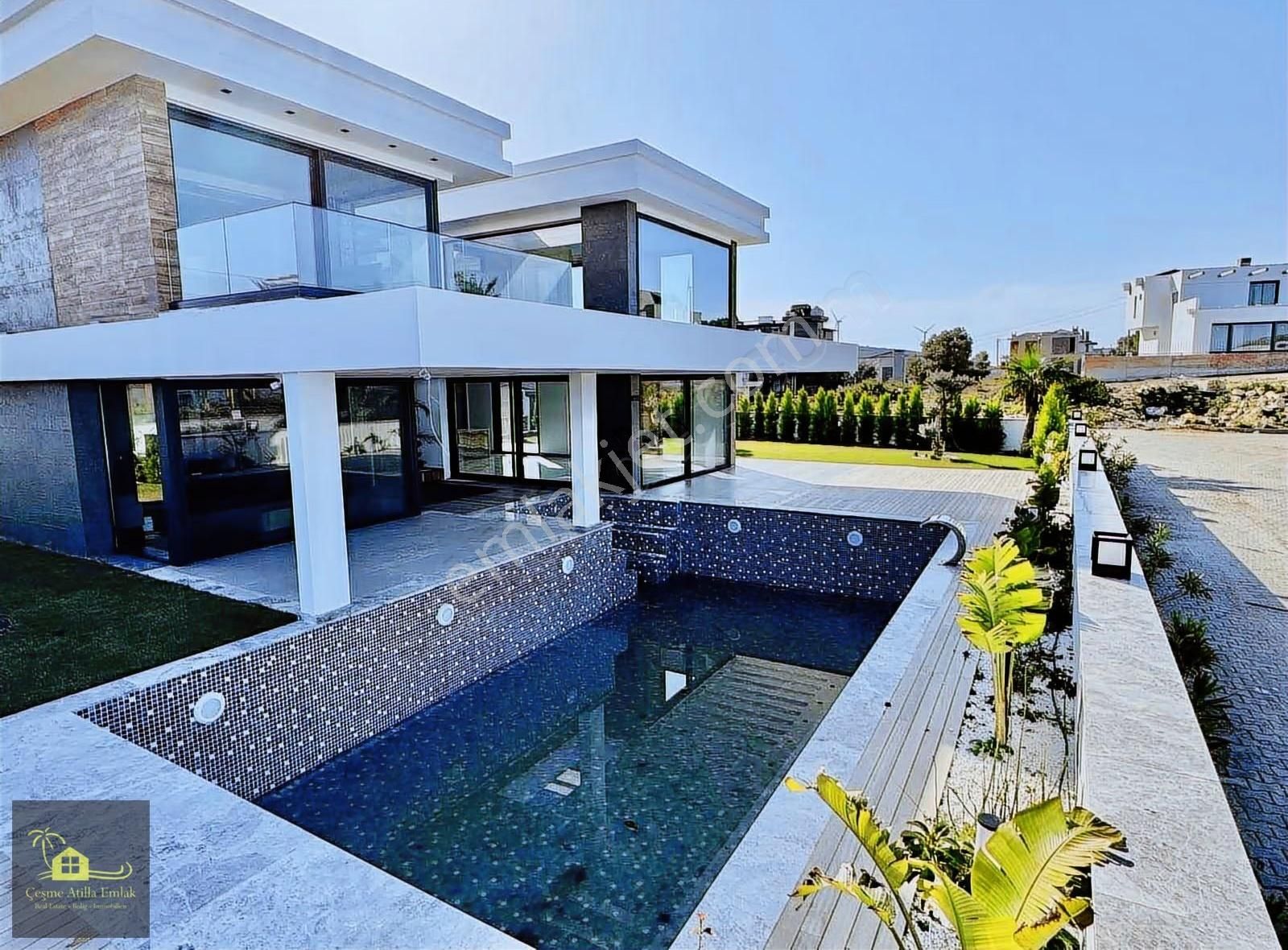 Çeşme'de Deniz Manzaralı Villa Atilla Emlak Çeşme - Görsel 11